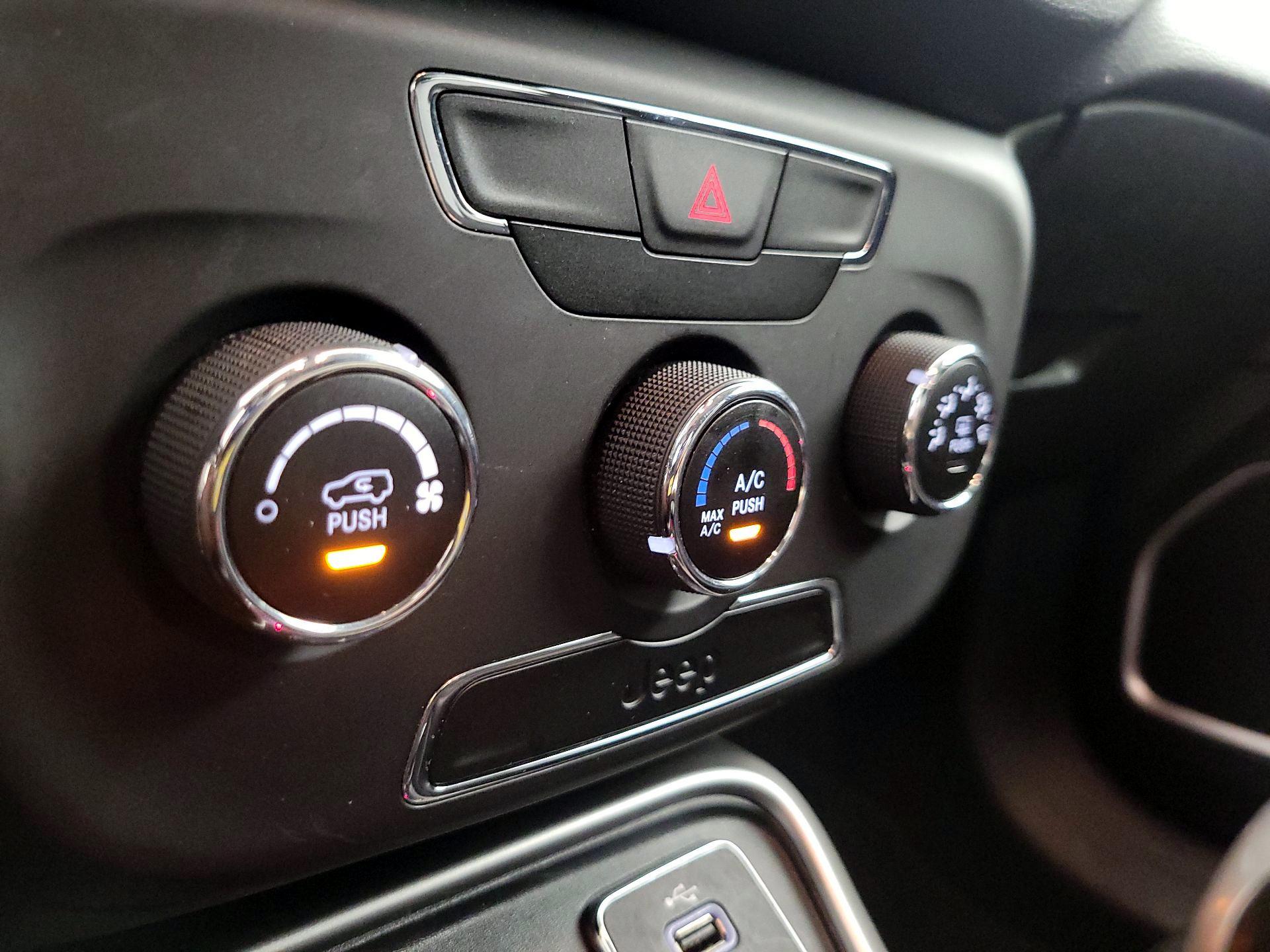 Thumbnail: 2018 Jeep Compass - 16