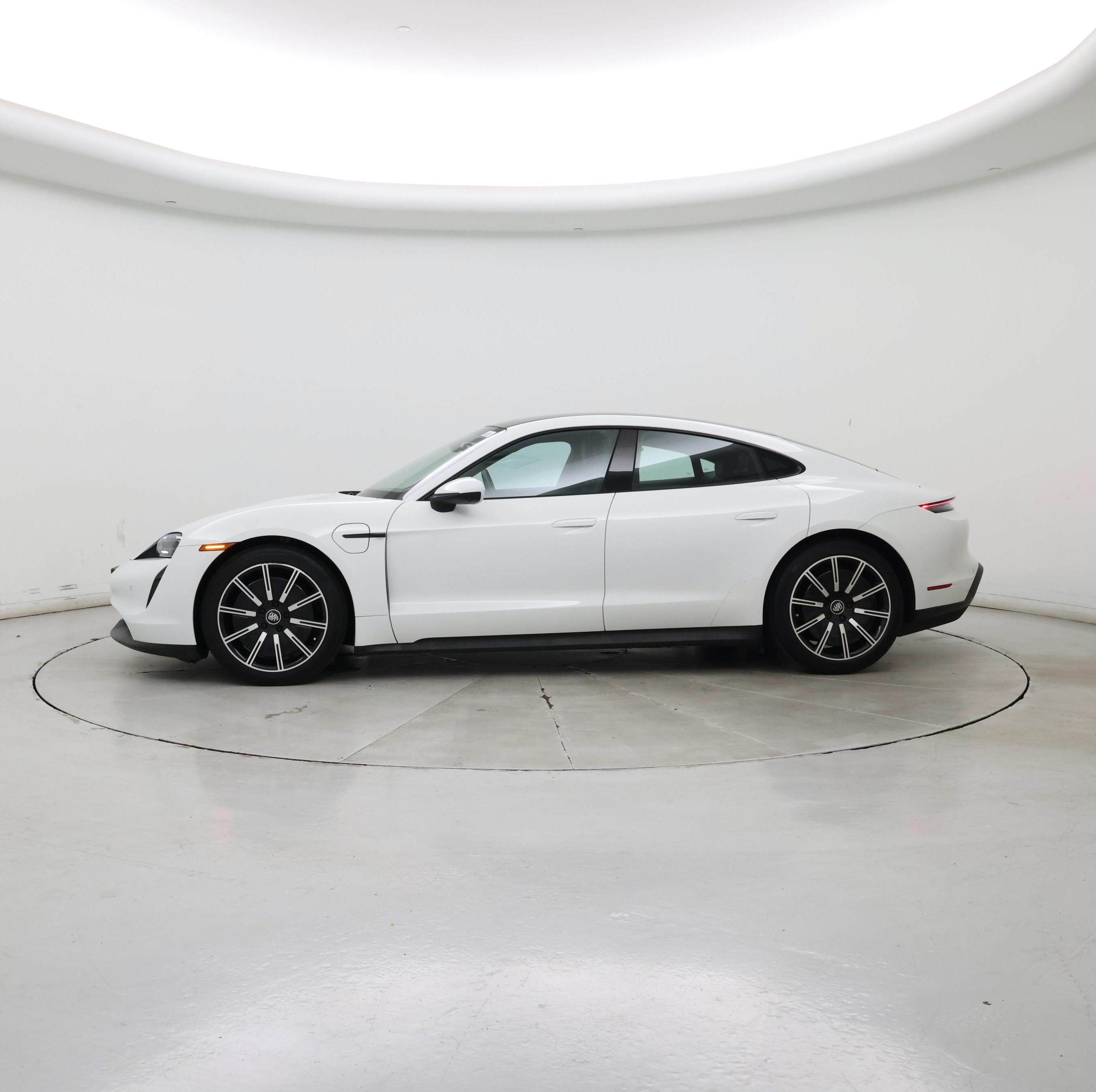 Thumbnail: 2021 Porsche Taycan - 3
