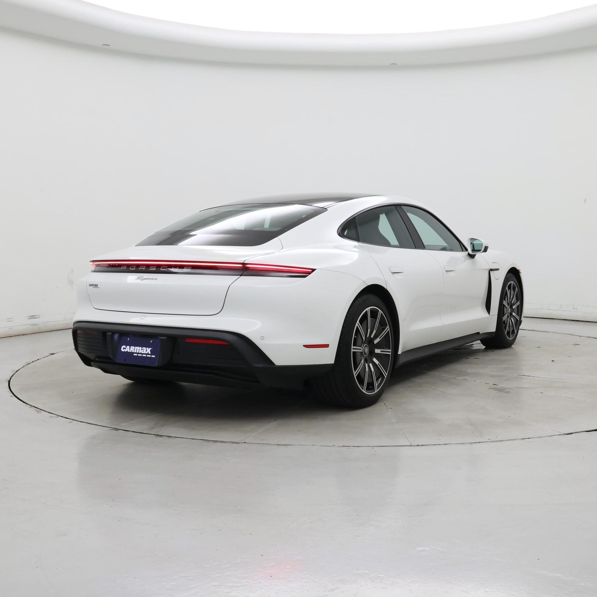 Thumbnail: 2021 Porsche Taycan - 8