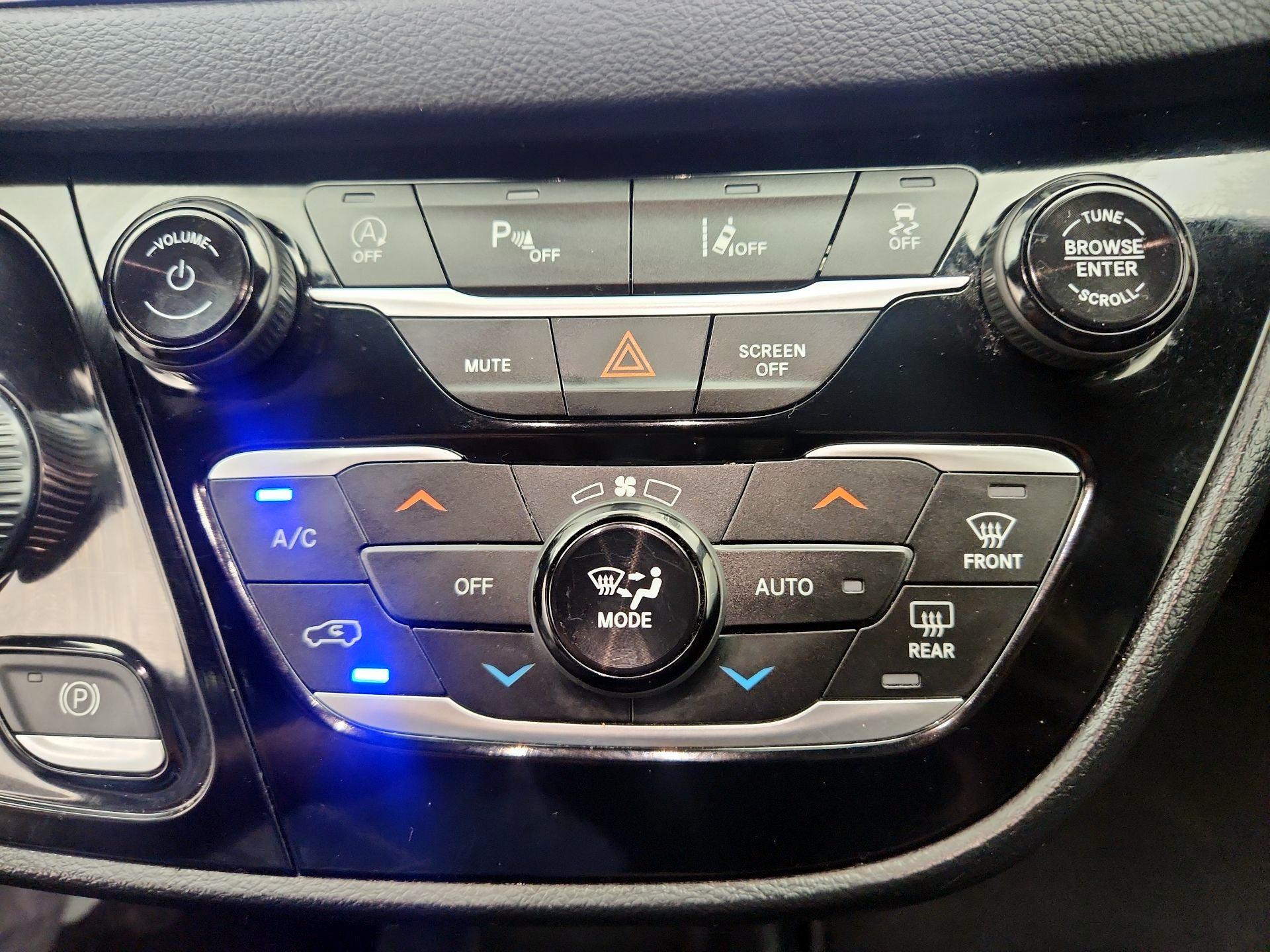 Thumbnail: 2023 Chrysler Pacifica - 17