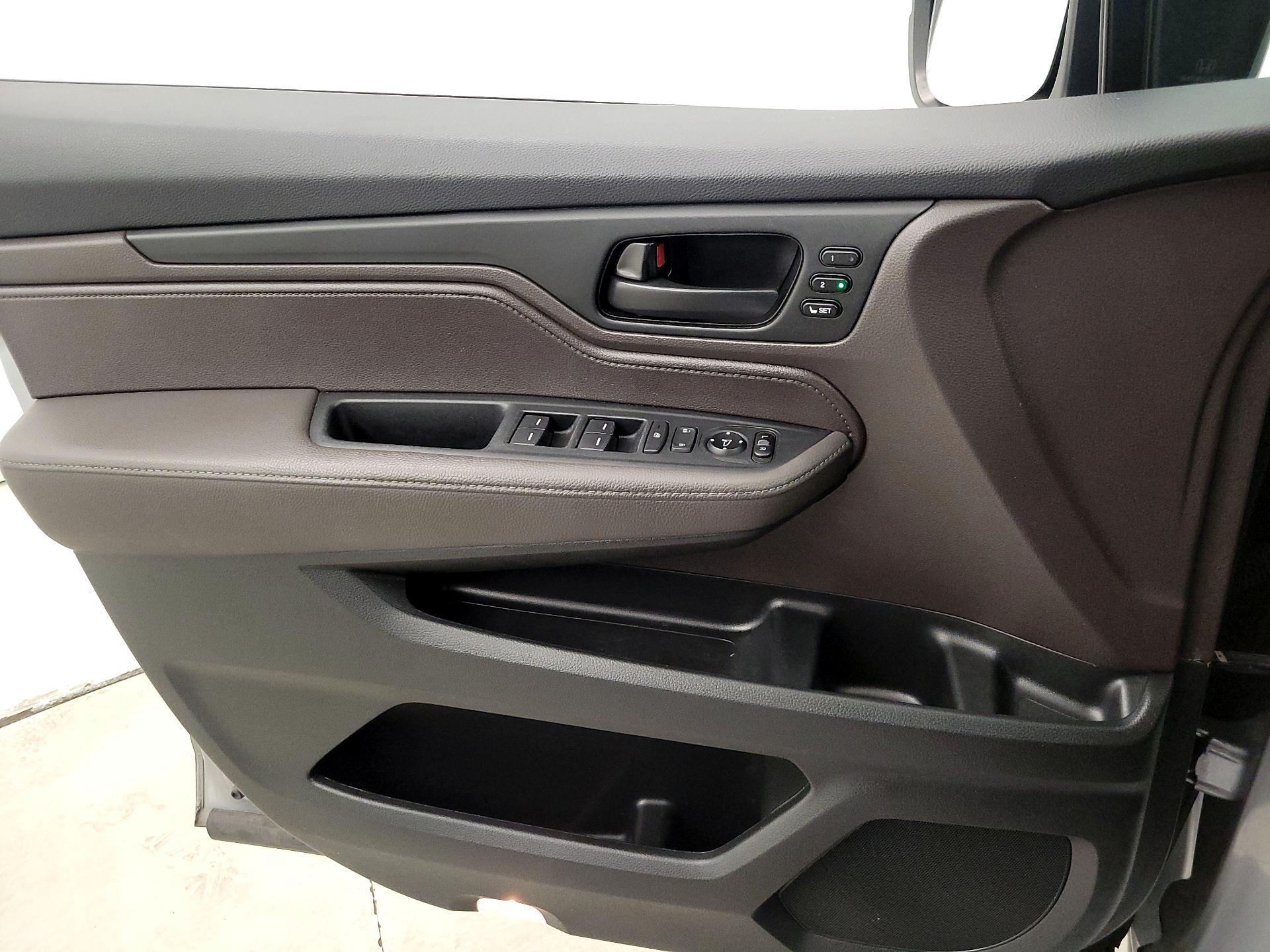 Thumbnail: 2020 Honda Odyssey - 12