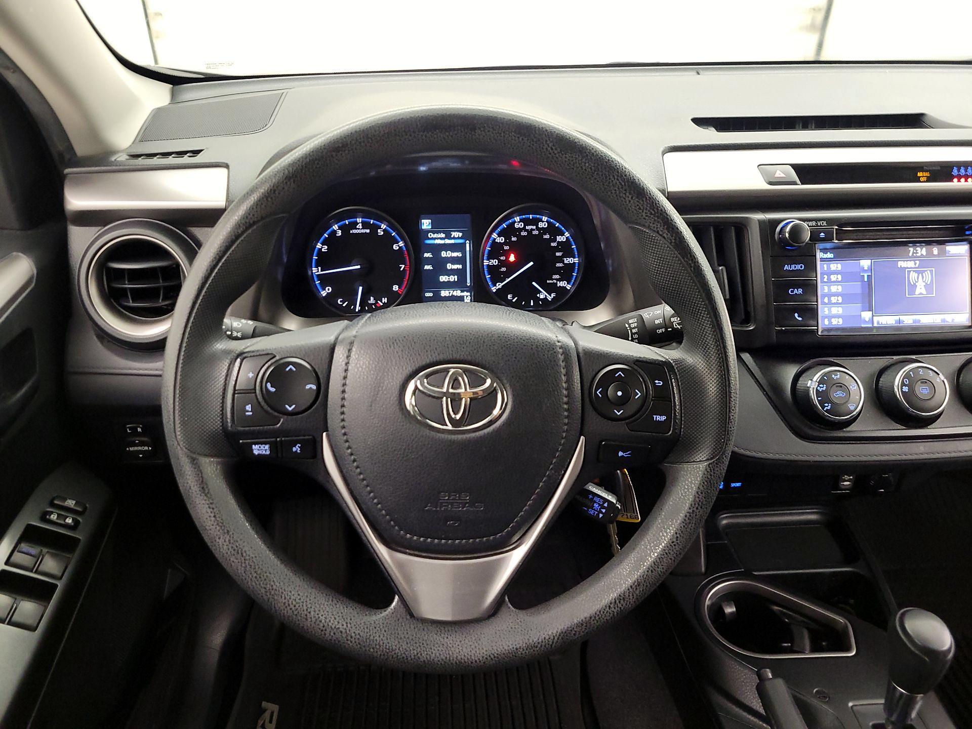 Thumbnail: 2017 Toyota RAV4 - 10