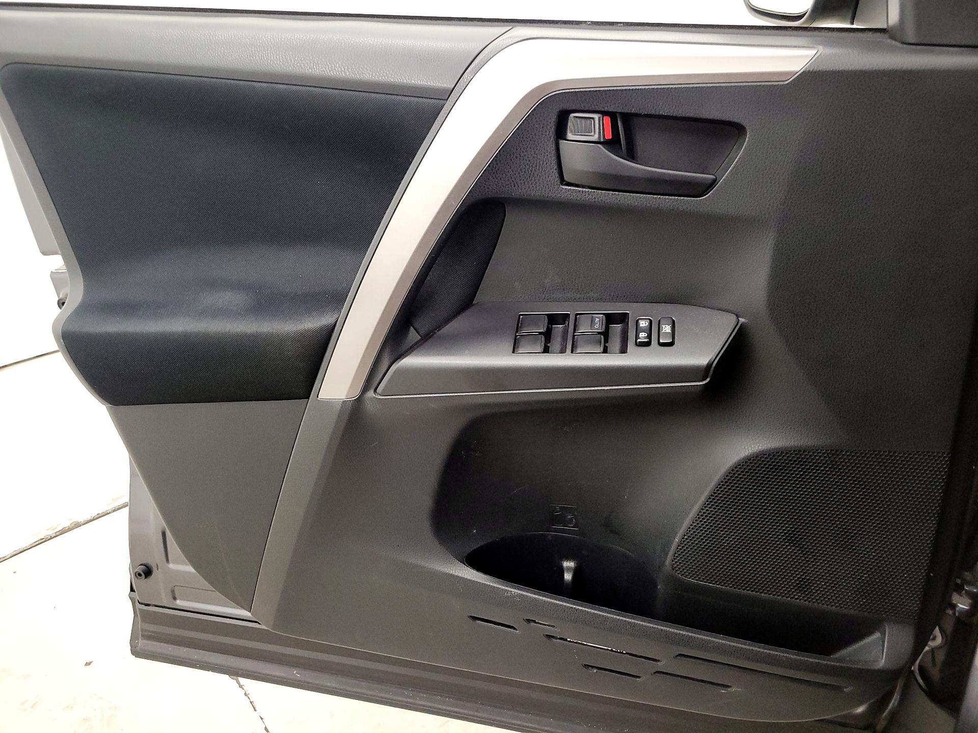 Thumbnail: 2017 Toyota RAV4 - 12