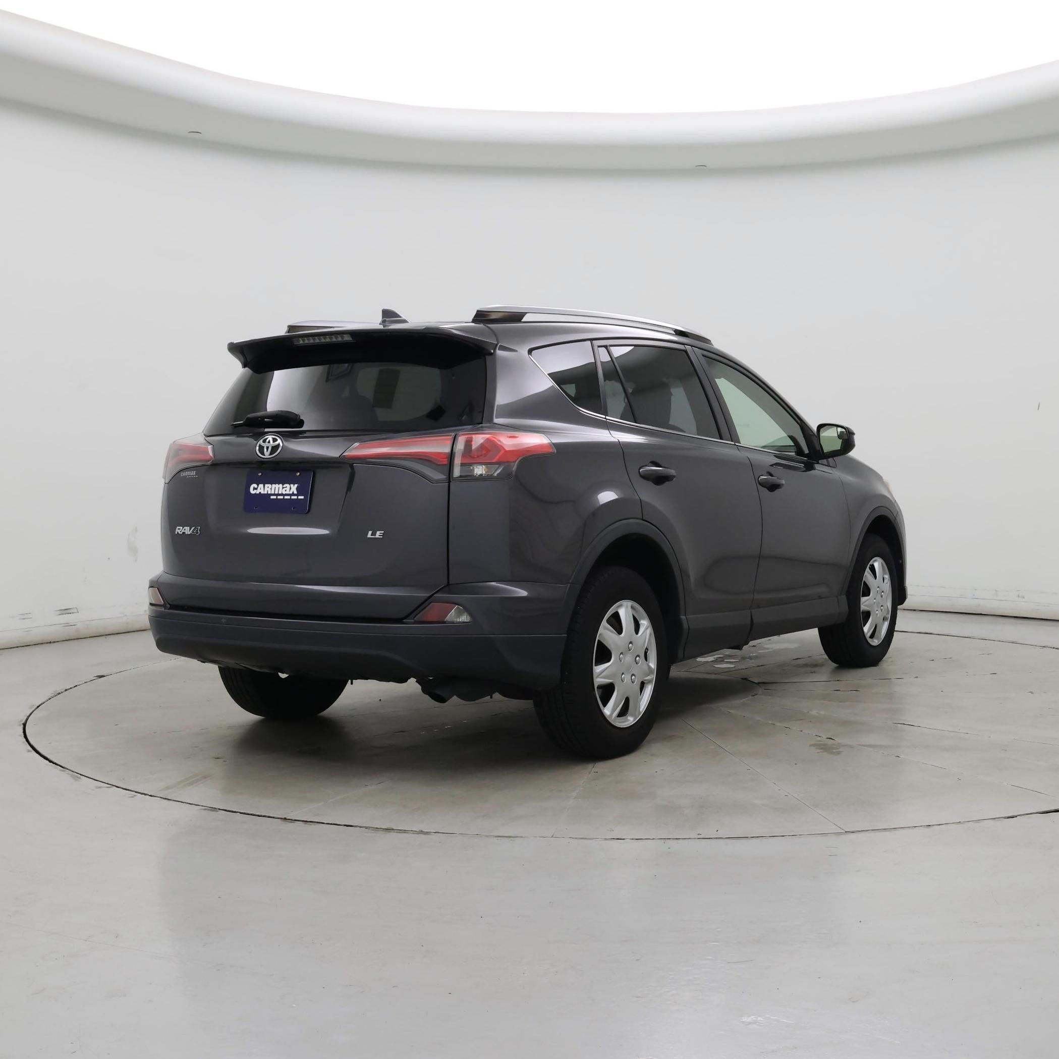 Thumbnail: 2017 Toyota RAV4 - 8