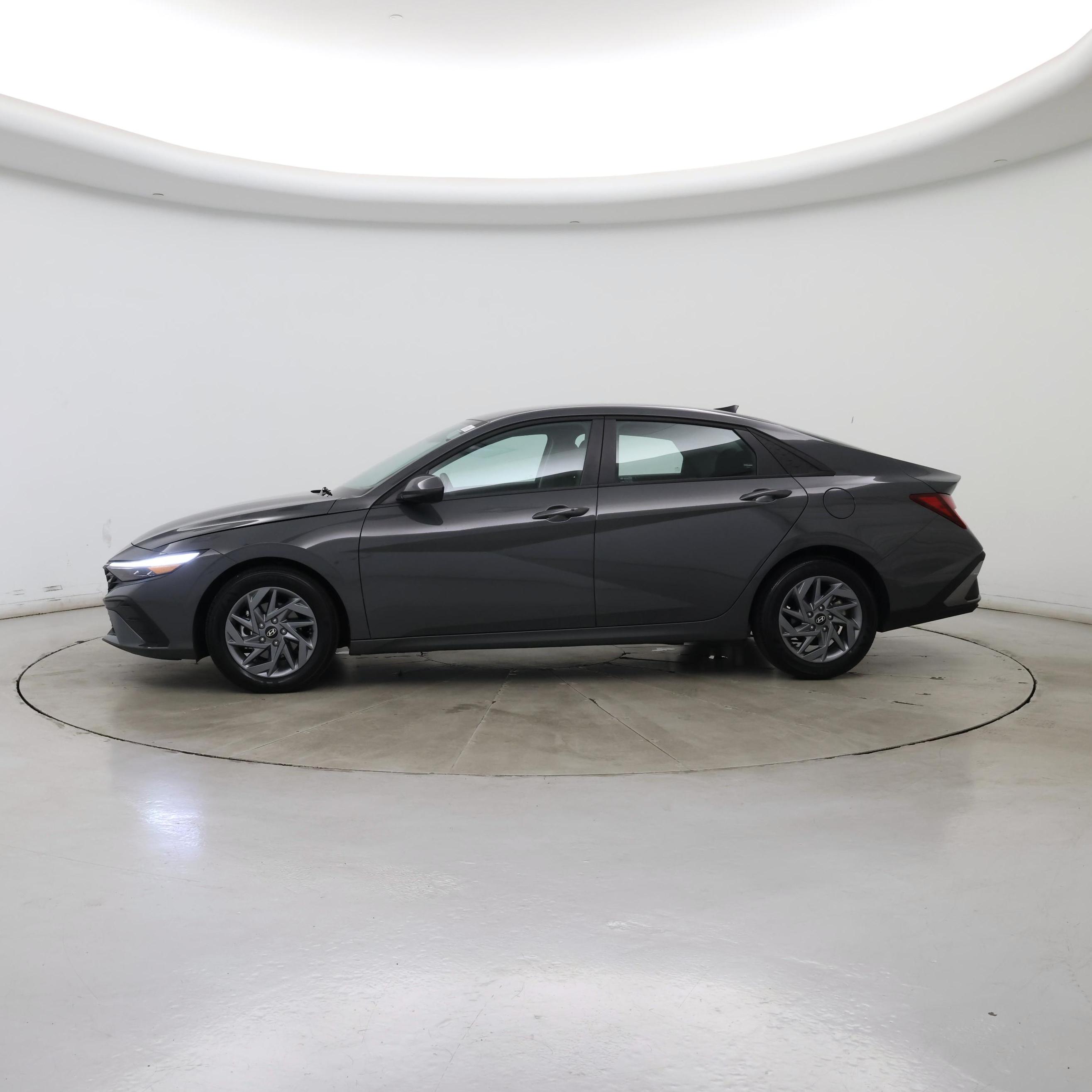Thumbnail: 2024 Hyundai Elantra - 3
