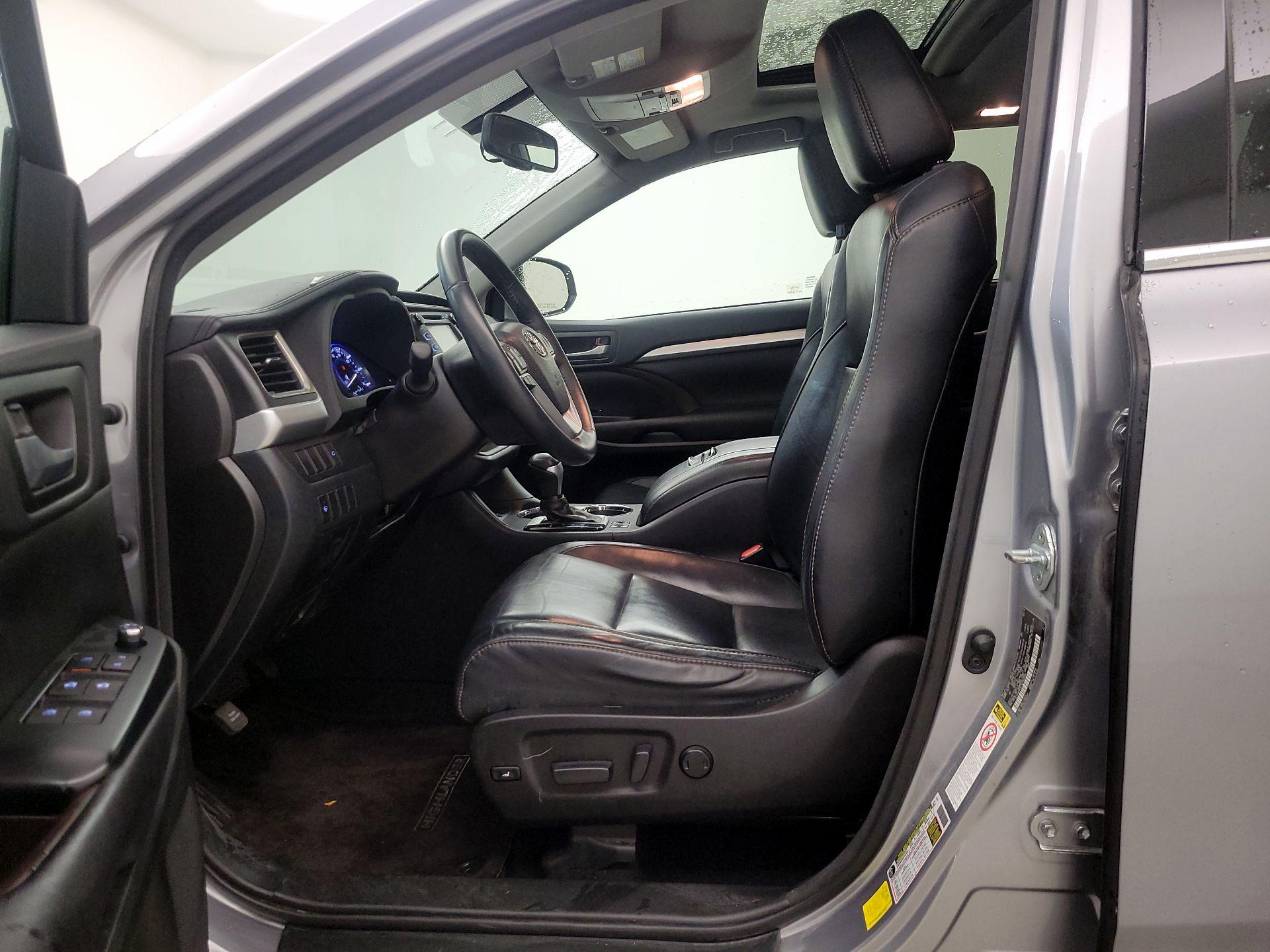 Thumbnail: 2016 Toyota Highlander - 11