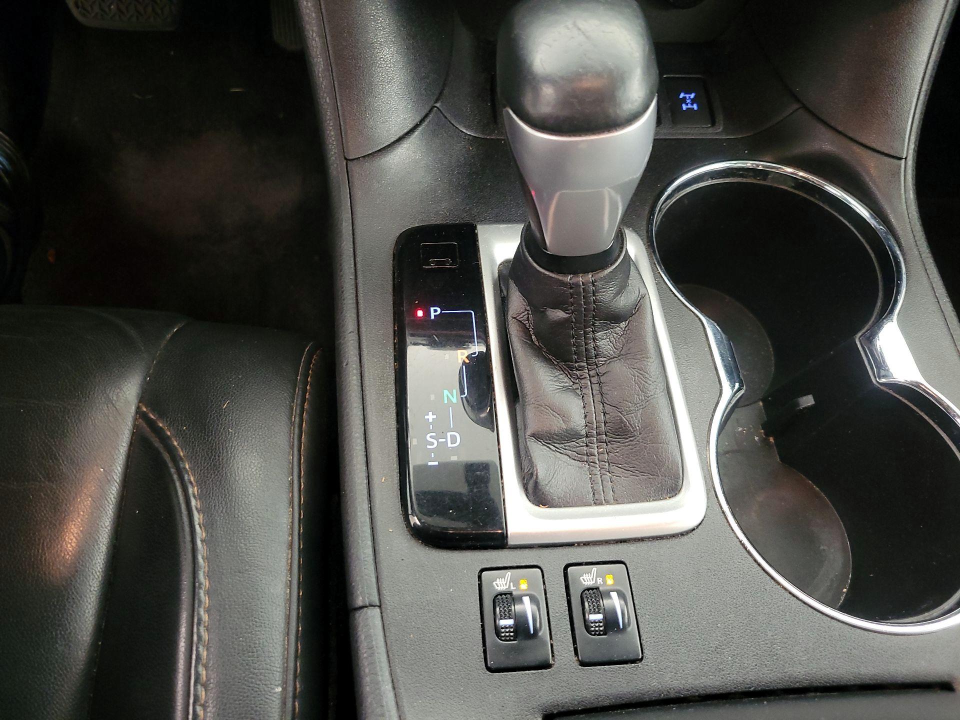 Thumbnail: 2016 Toyota Highlander - 17
