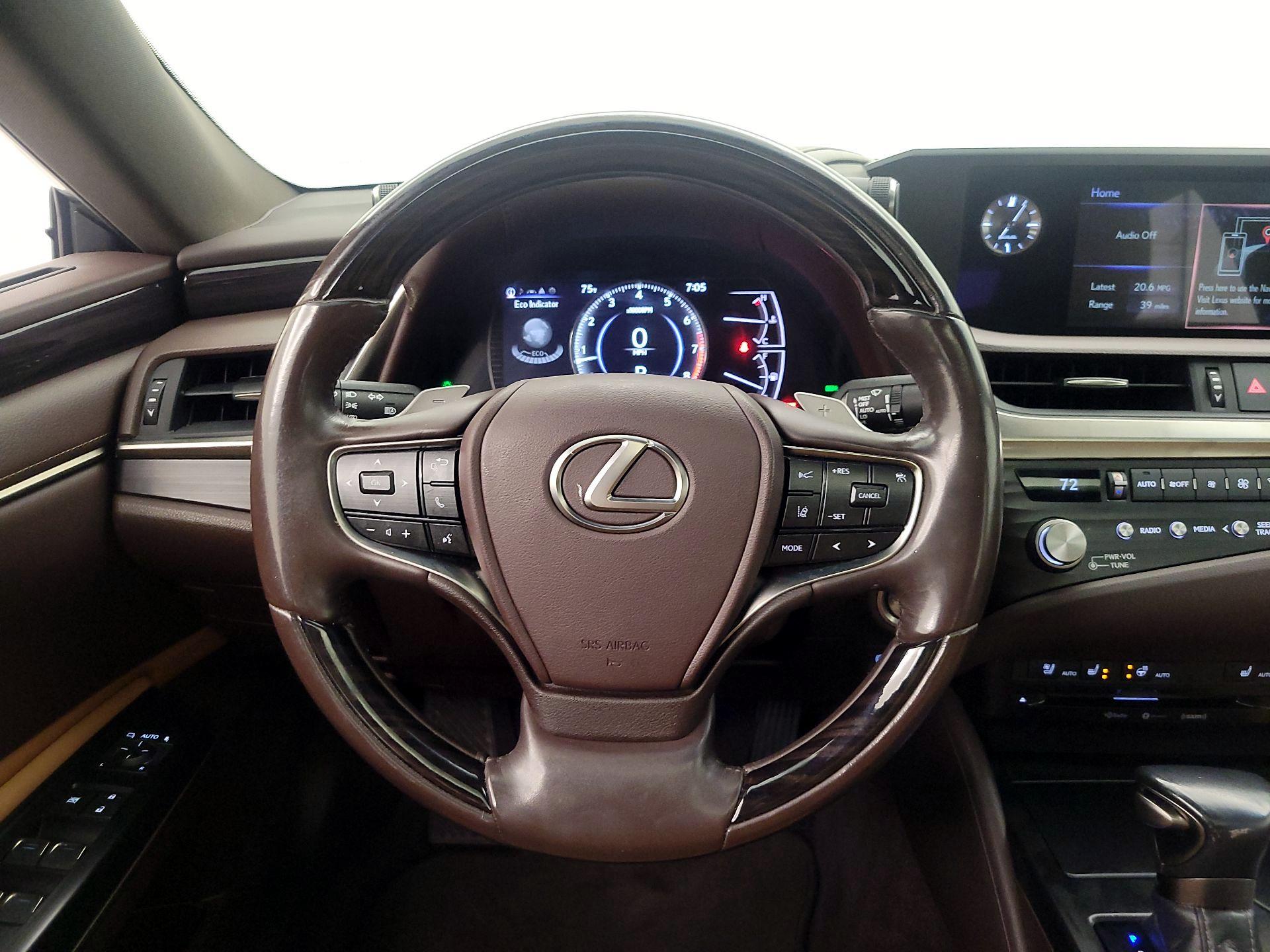 Thumbnail: 2021 Lexus ES - 10