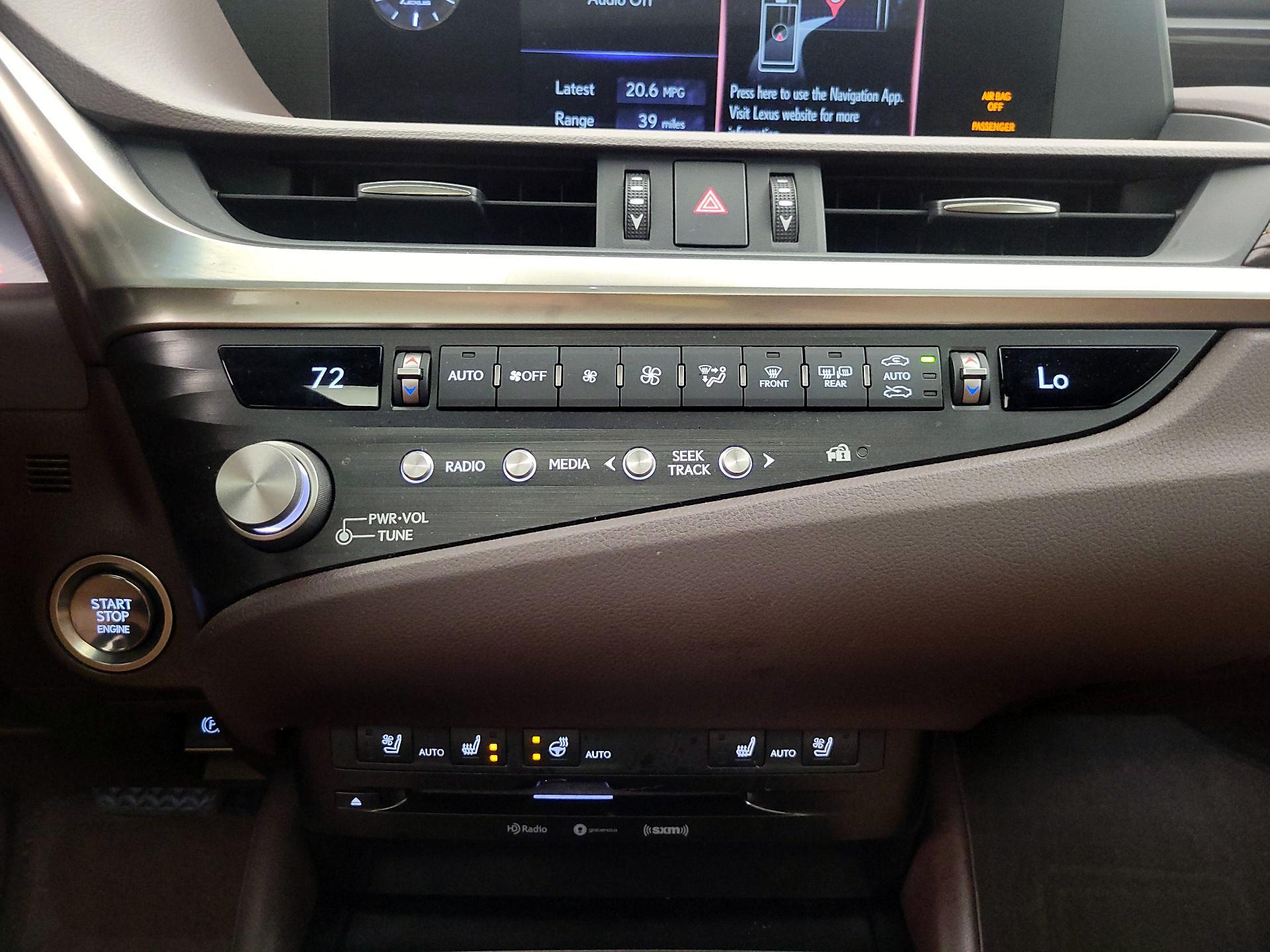 Thumbnail: 2021 Lexus ES - 16