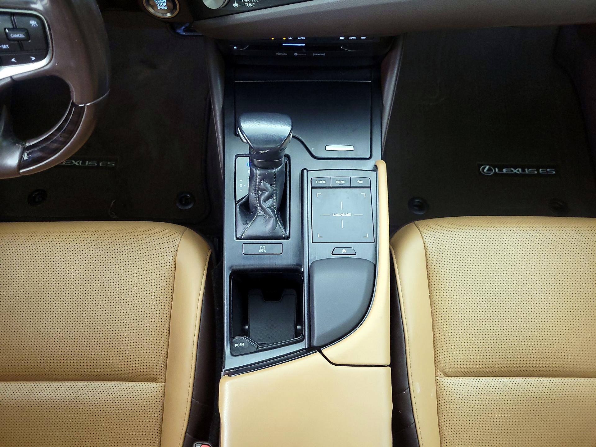 Thumbnail: 2021 Lexus ES - 17