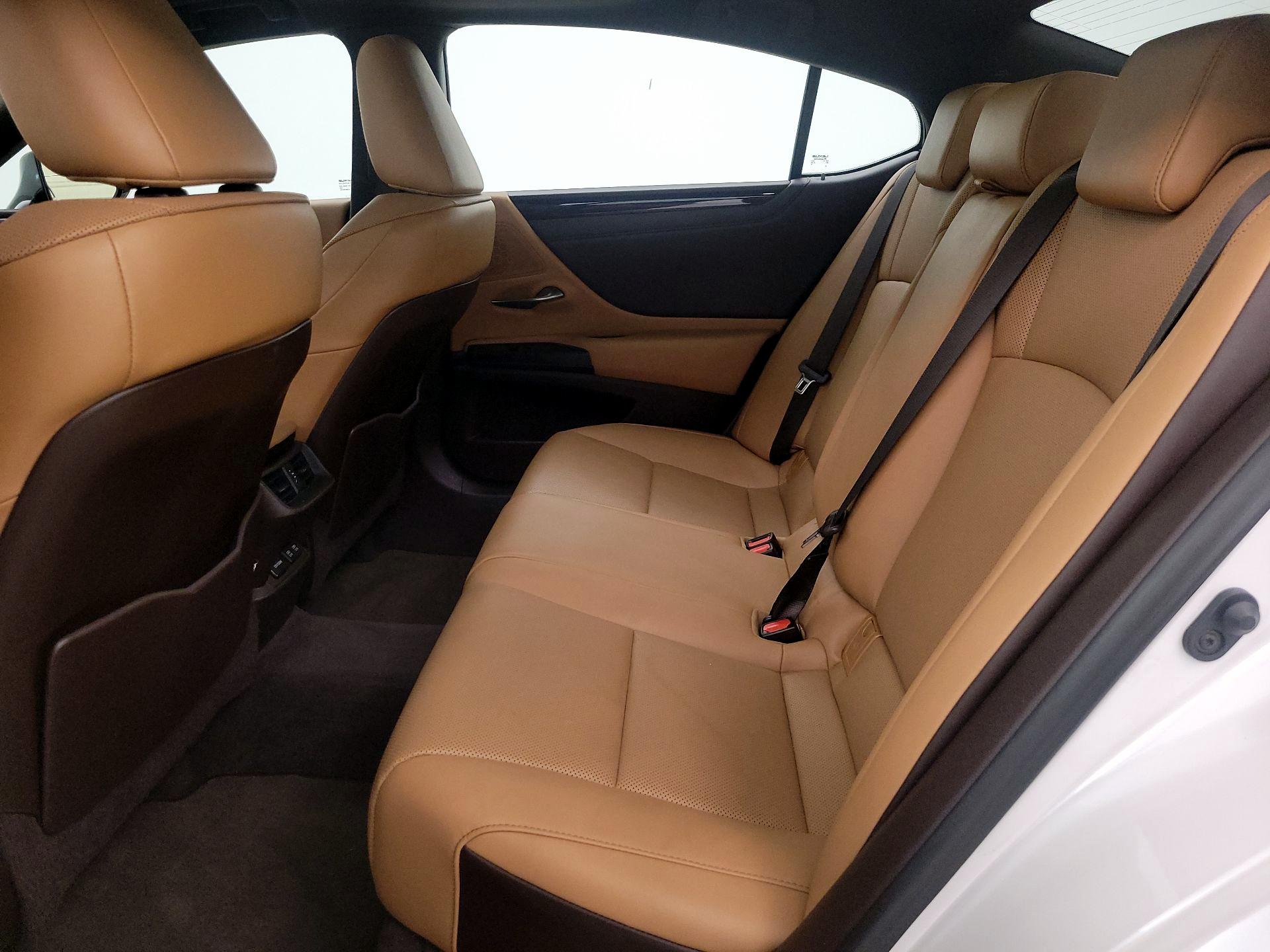 Thumbnail: 2021 Lexus ES - 20