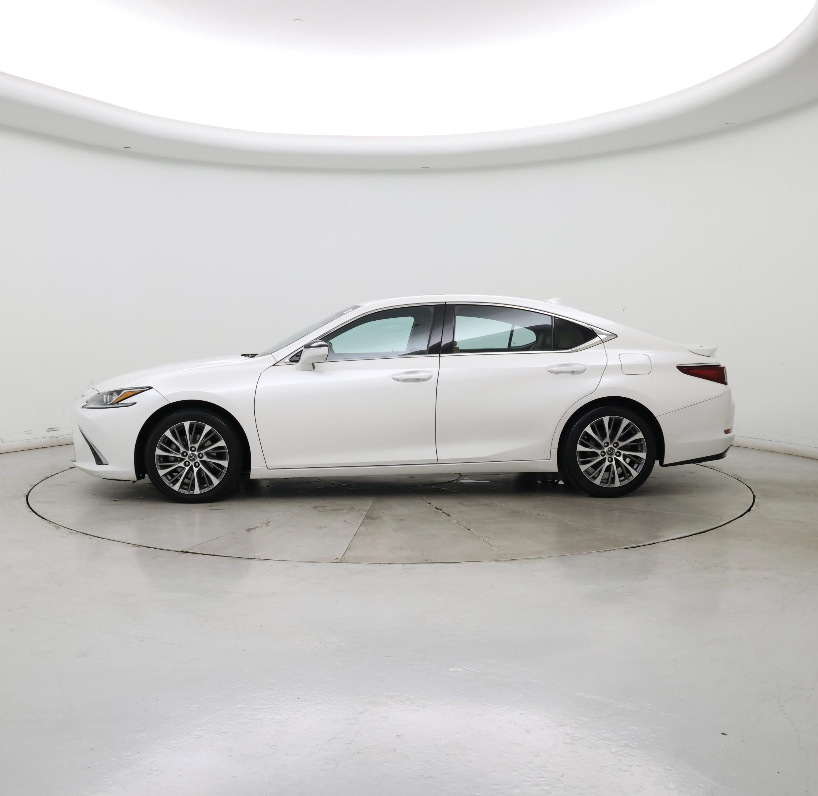 Thumbnail: 2021 Lexus ES - 3