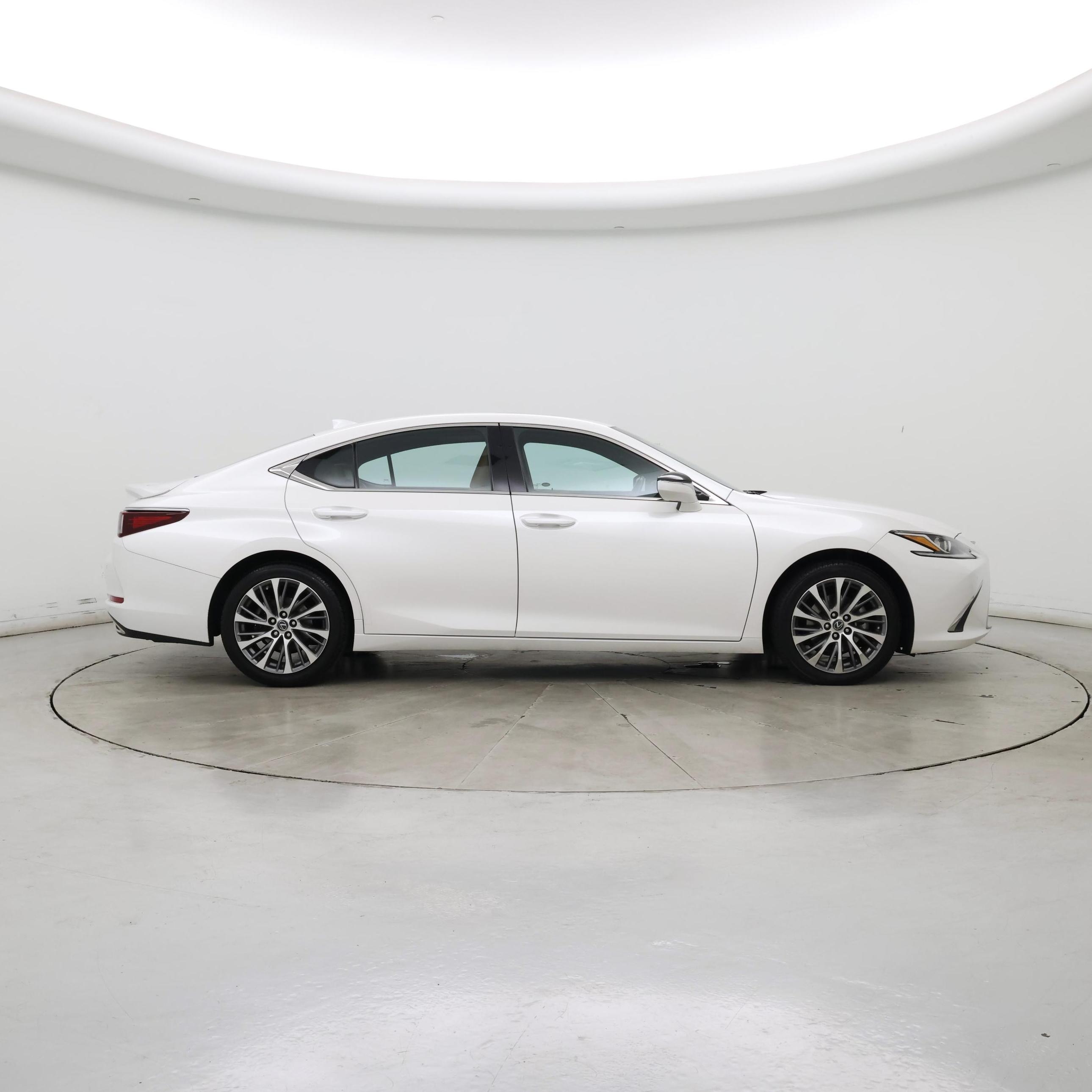 Thumbnail: 2021 Lexus ES - 7
