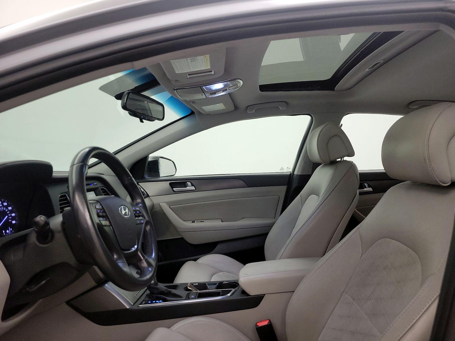 Thumbnail: 2016 Hyundai Sonata - 18