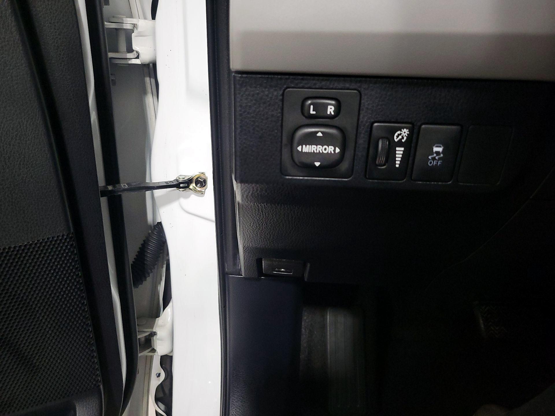 Thumbnail: 2014 Toyota RAV4 - 13