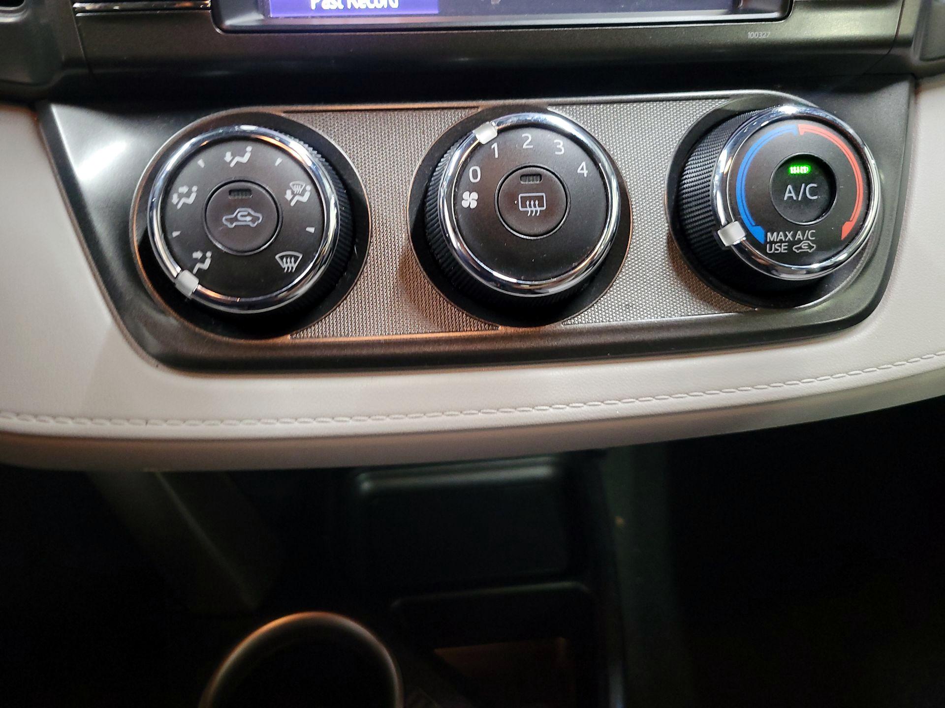 Thumbnail: 2014 Toyota RAV4 - 16