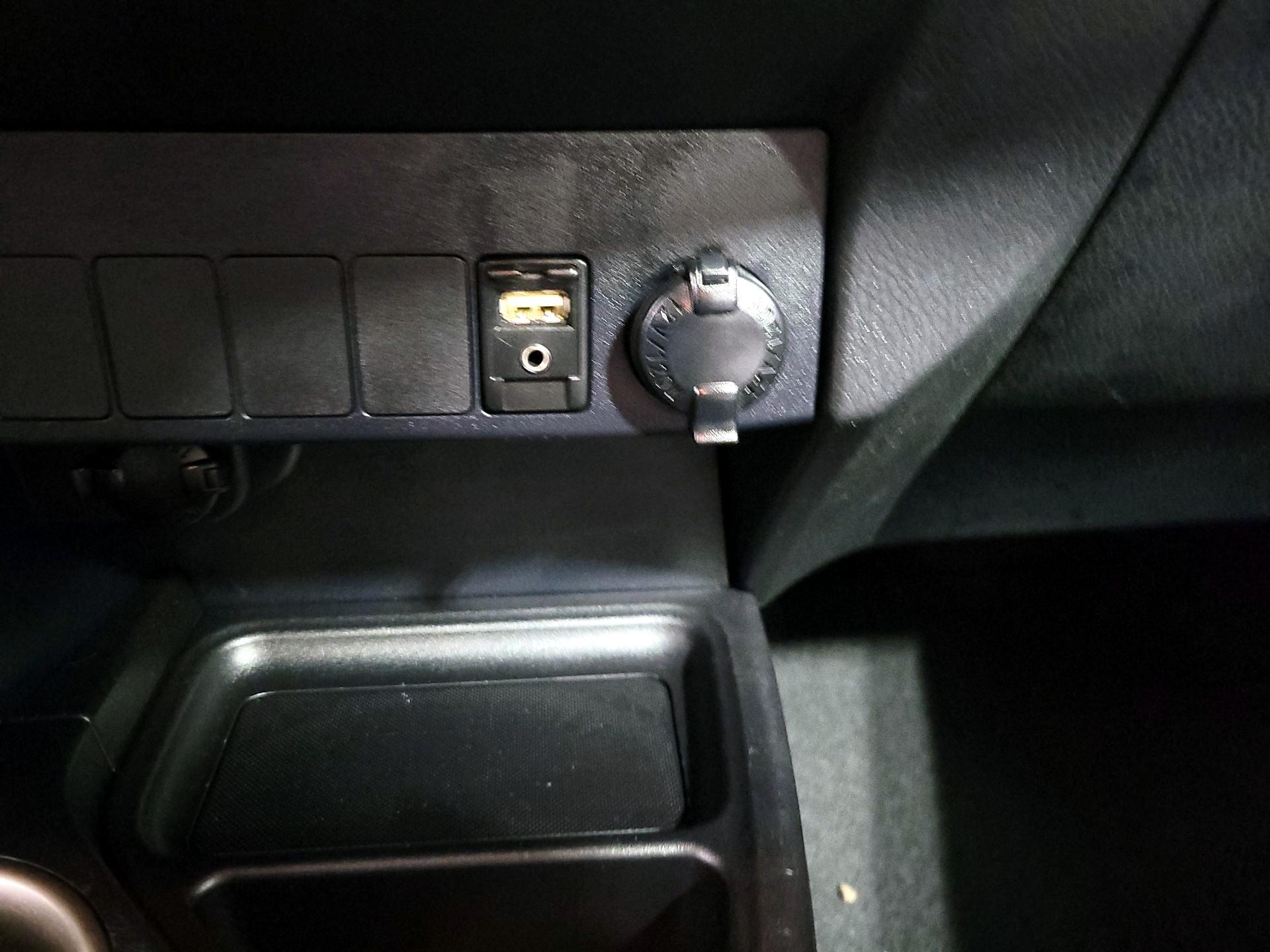 Thumbnail: 2014 Toyota RAV4 - 18