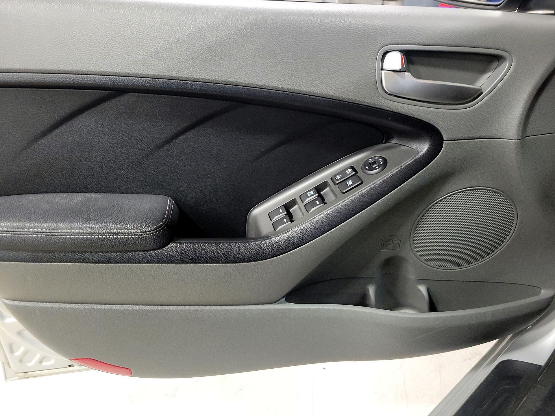 Thumbnail: 2017 Kia Forte - 12