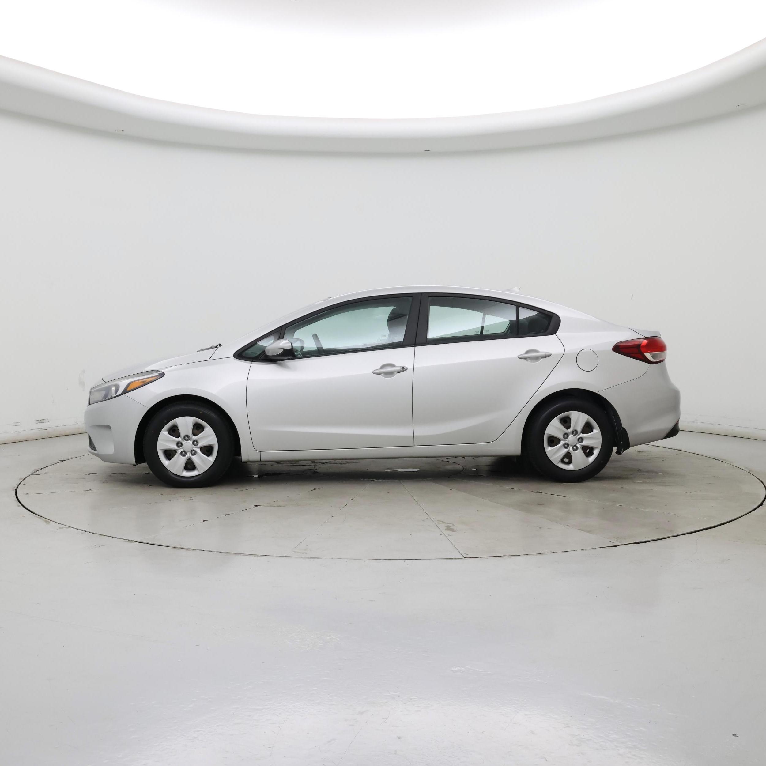 Thumbnail: 2017 Kia Forte - 3