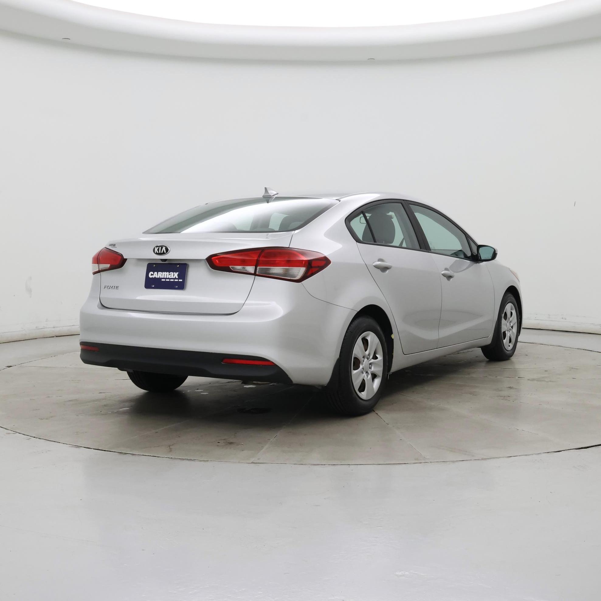 Thumbnail: 2017 Kia Forte - 8