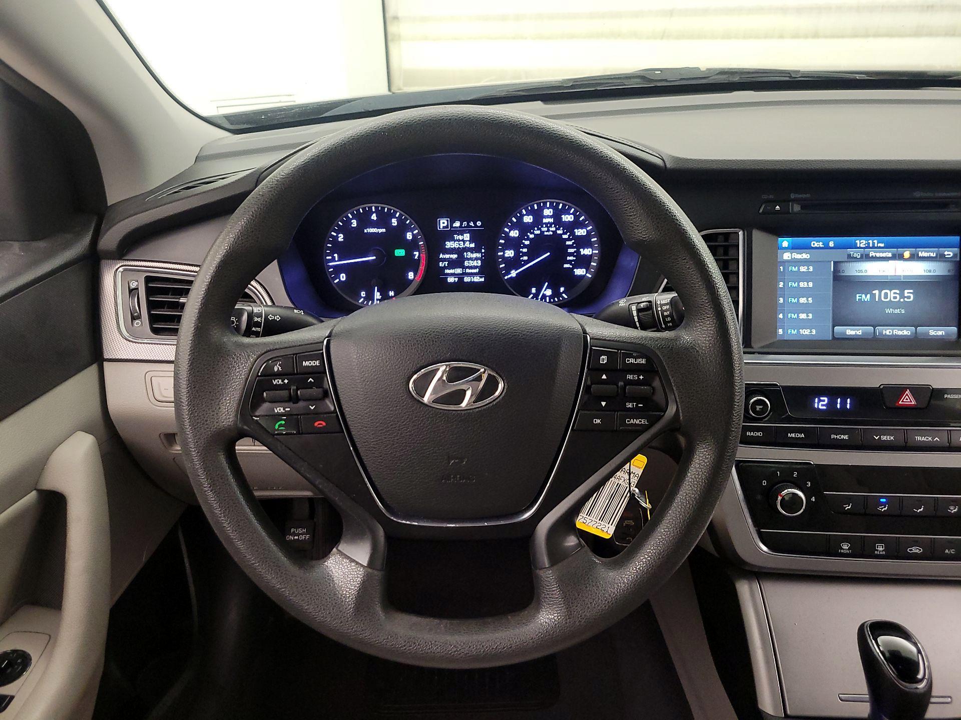 Thumbnail: 2016 Hyundai Sonata - 10