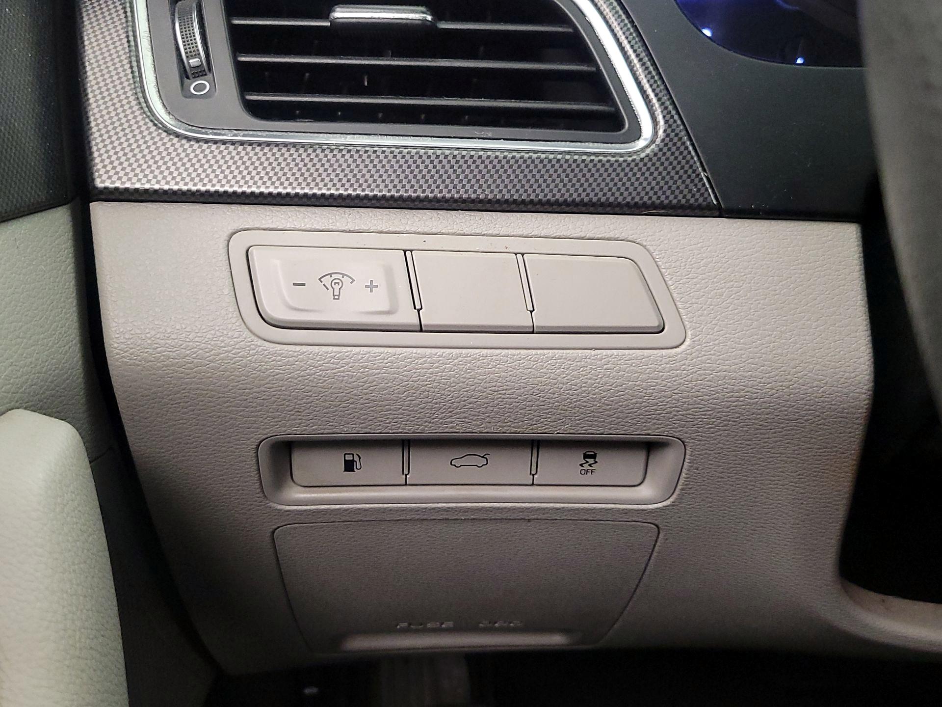 Thumbnail: 2016 Hyundai Sonata - 13