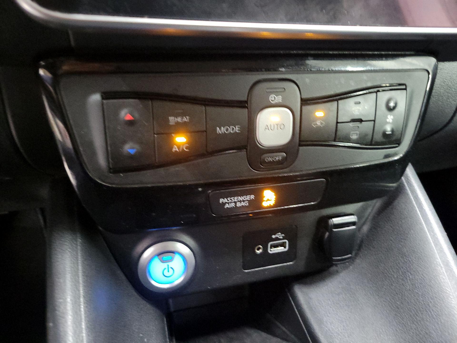 Thumbnail: 2019 Nissan Leaf - 16