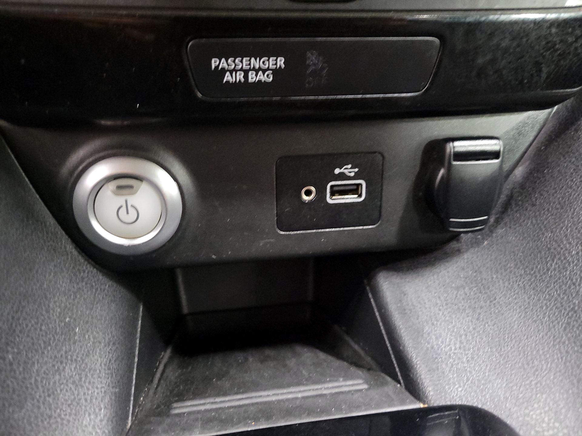 Thumbnail: 2019 Nissan Leaf - 18