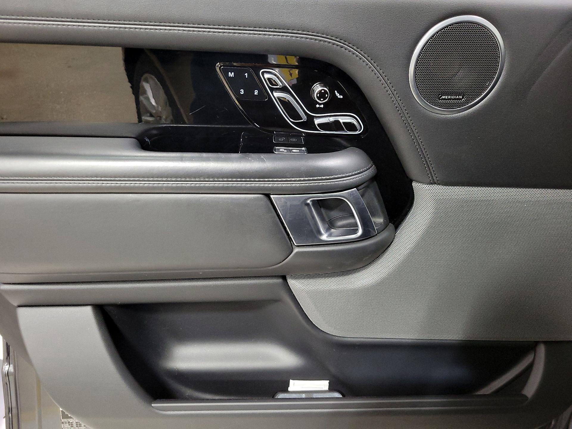 Thumbnail: 2020 Land Rover Range Rover - 12