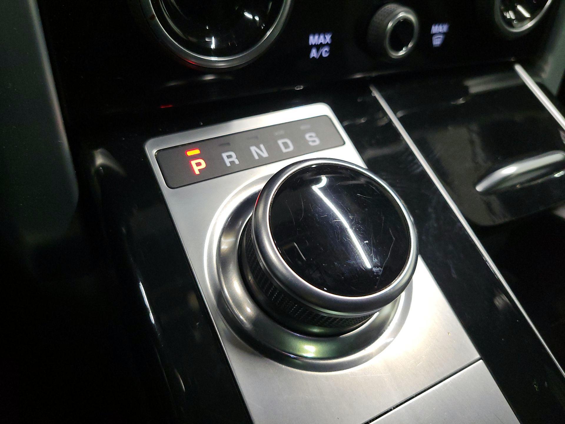 Thumbnail: 2020 Land Rover Range Rover - 18