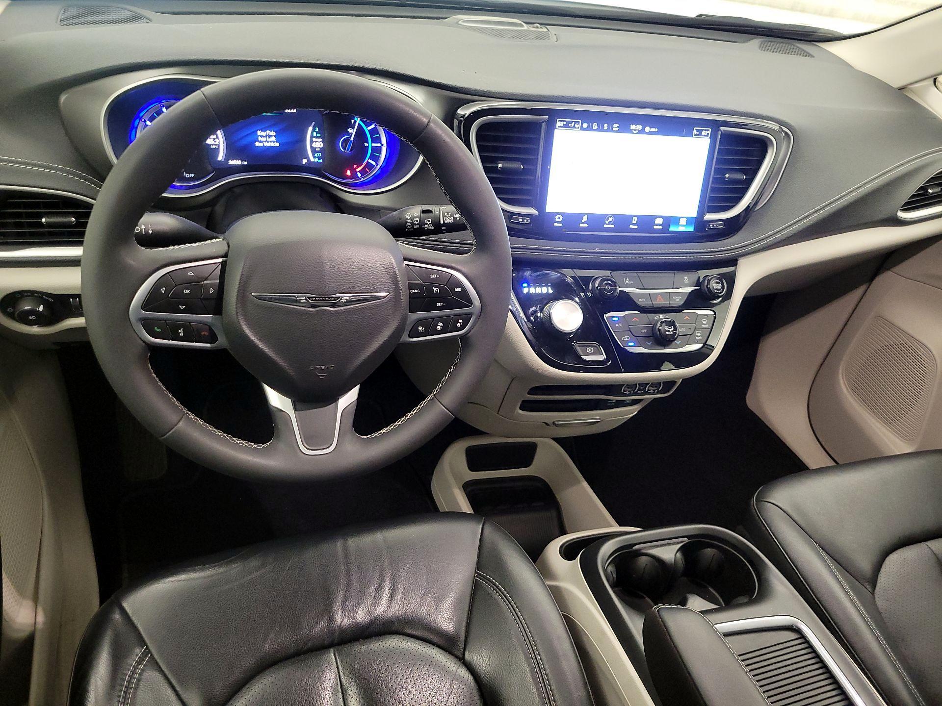 Thumbnail: 2022 Chrysler Pacifica - 9