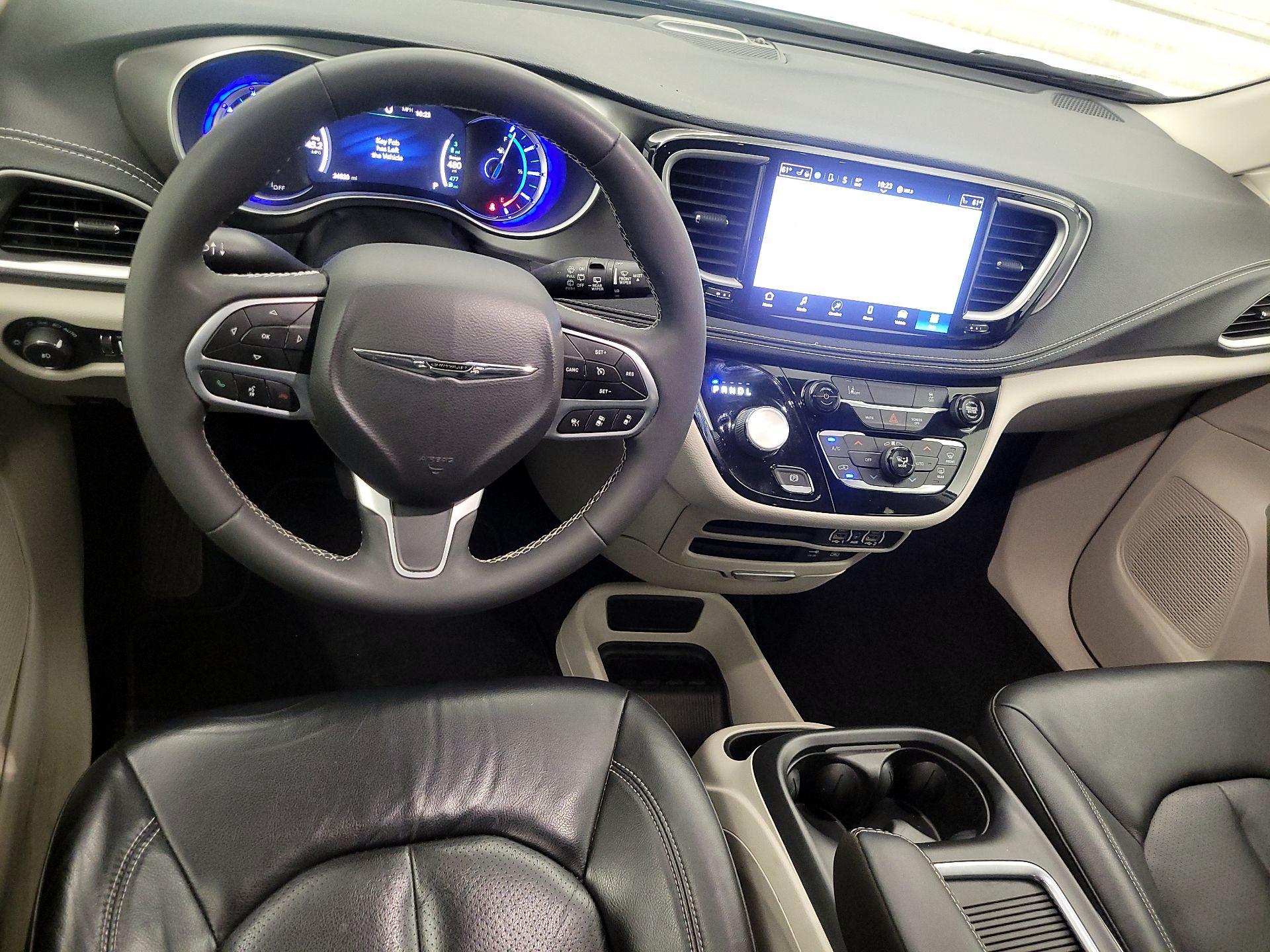 Thumbnail: 2022 Chrysler Pacifica - 10