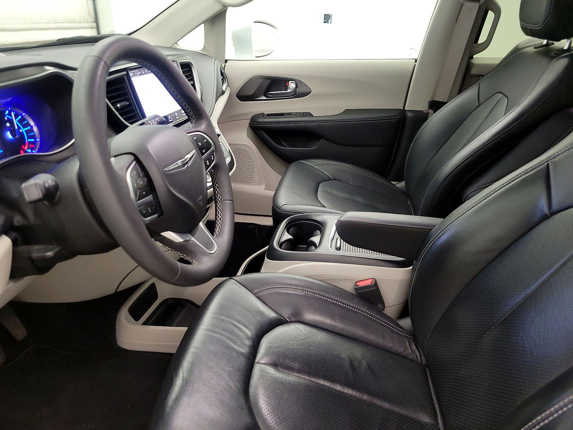 Thumbnail: 2022 Chrysler Pacifica - 11