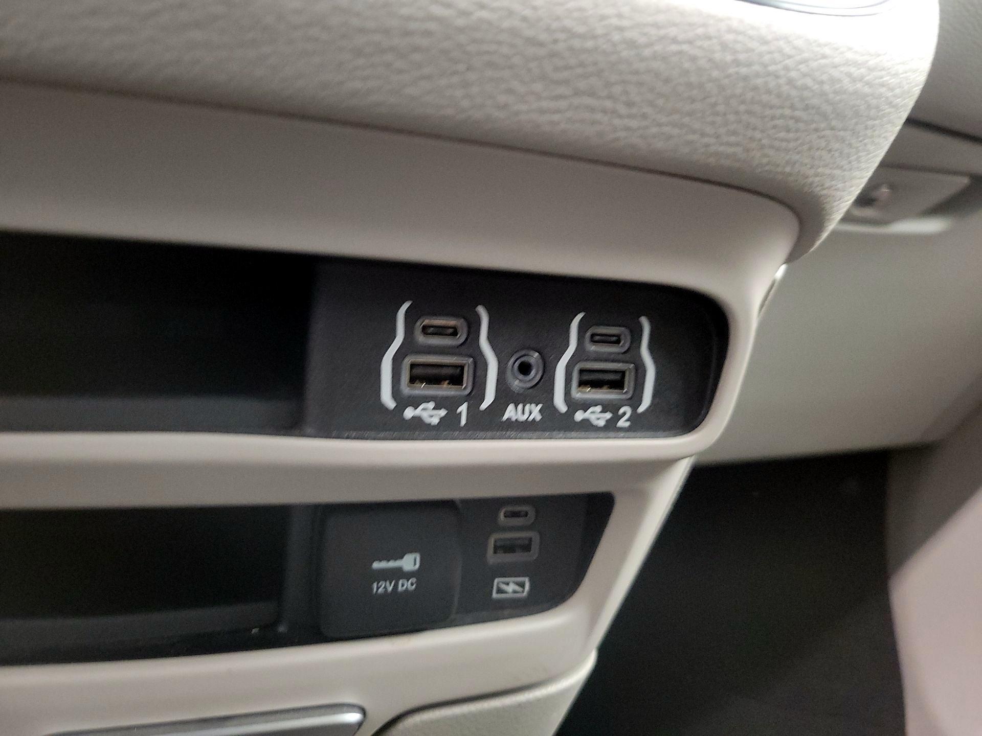 Thumbnail: 2022 Chrysler Pacifica - 18