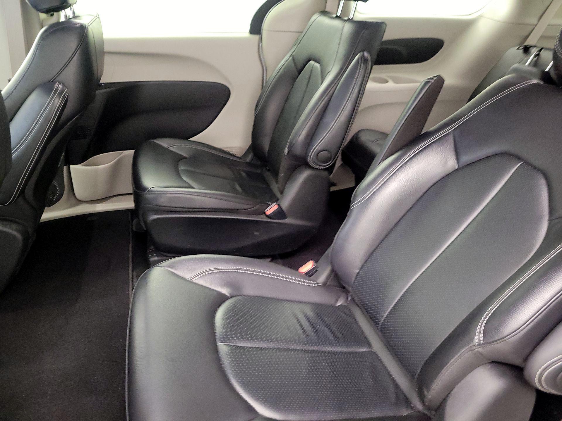 Thumbnail: 2022 Chrysler Pacifica - 19