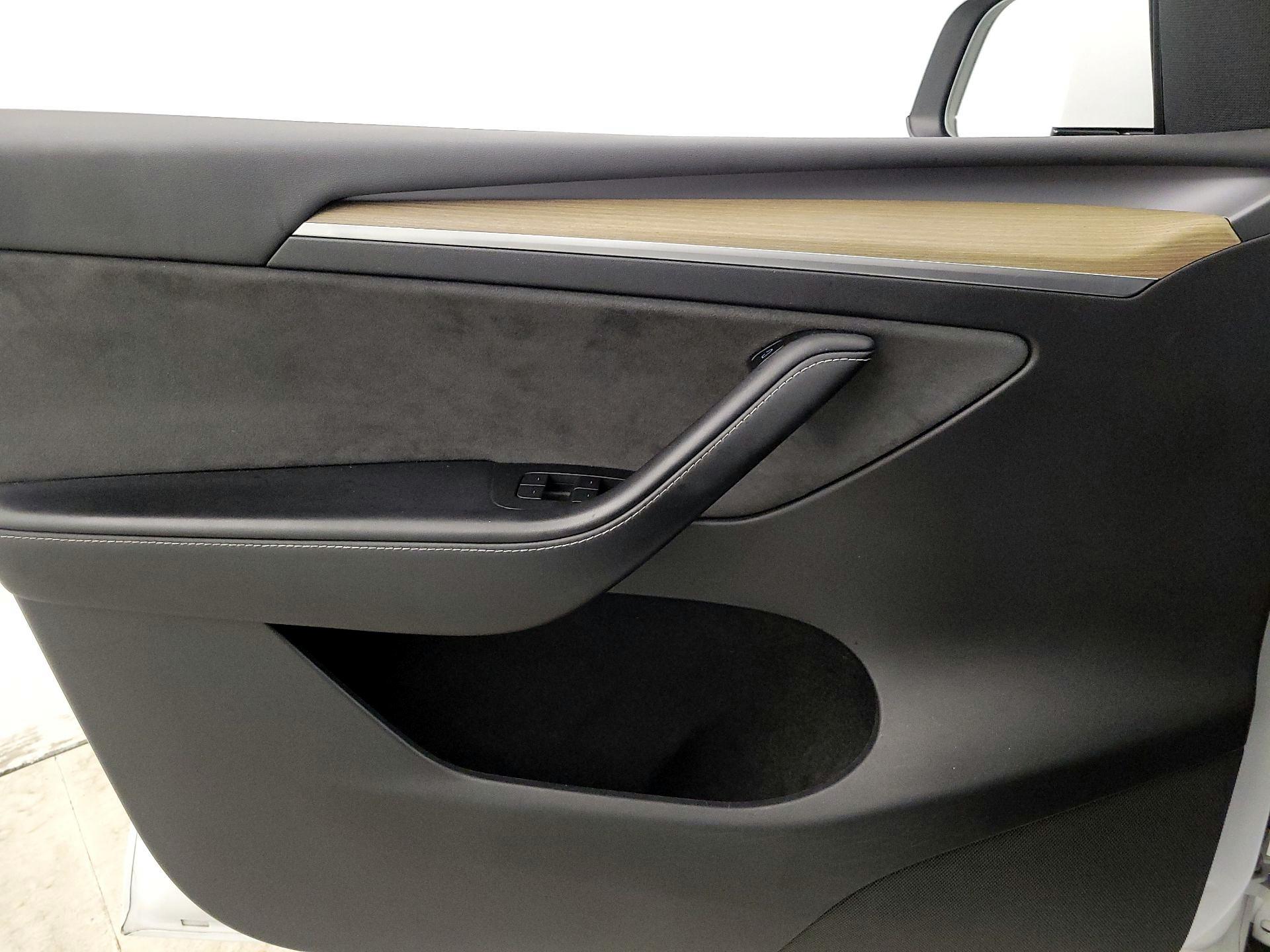 Thumbnail: 2023 Tesla Model Y - 12
