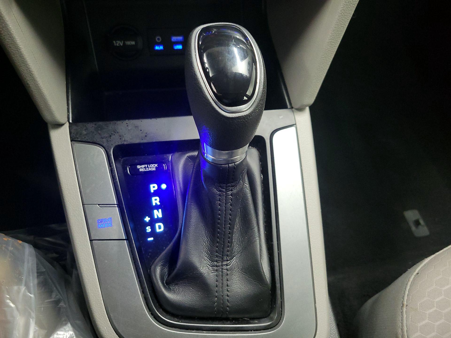 Thumbnail: 2020 Hyundai Elantra - 17