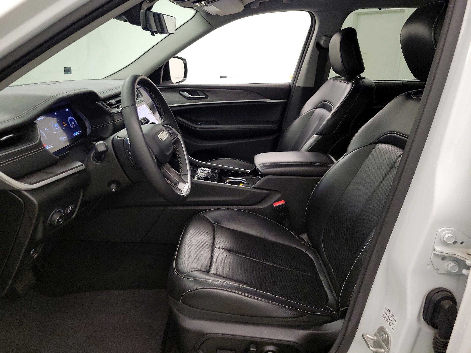 Thumbnail: 2023 Jeep Grand Cherokee L - 11