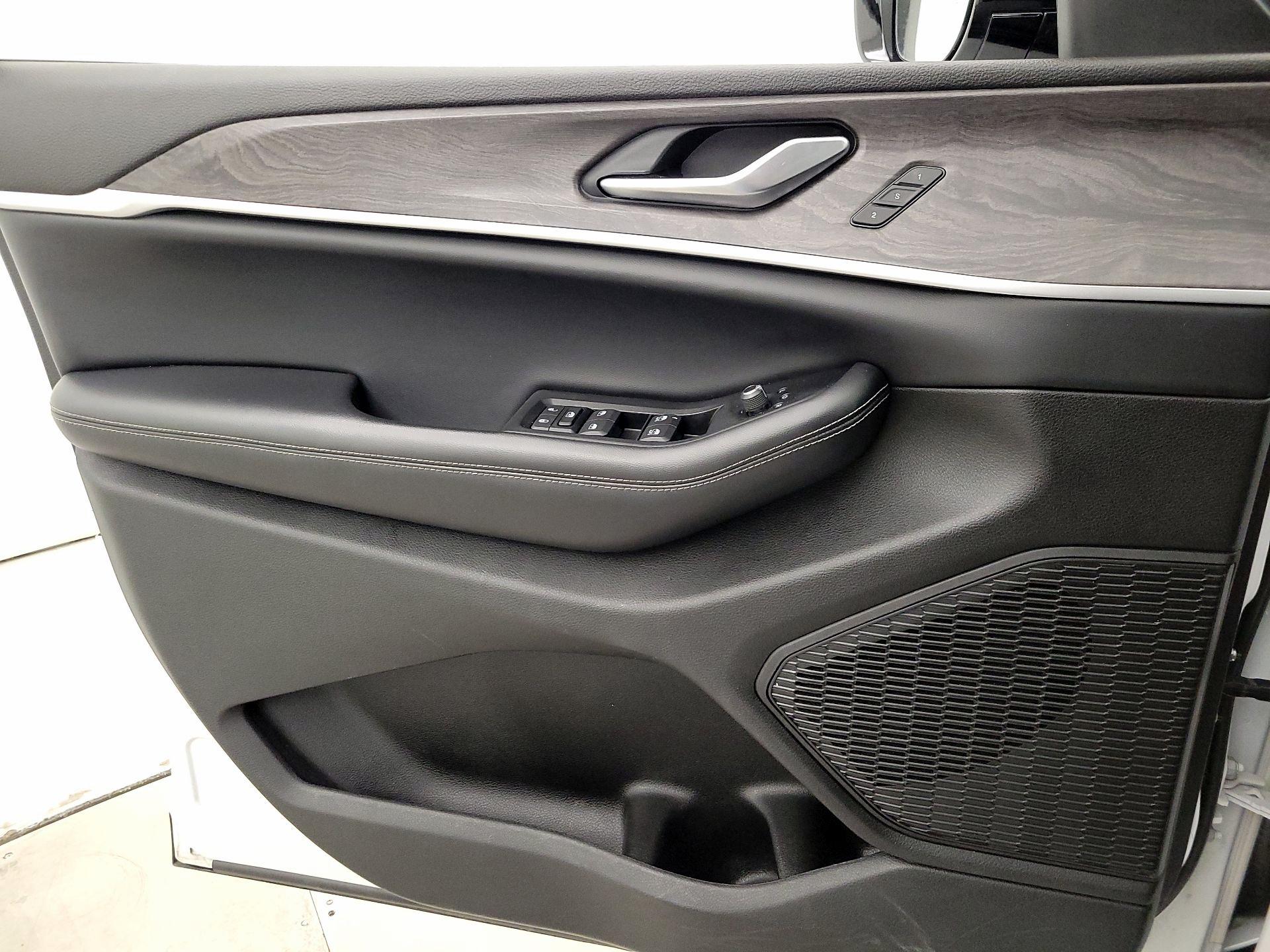 Thumbnail: 2023 Jeep Grand Cherokee L - 12