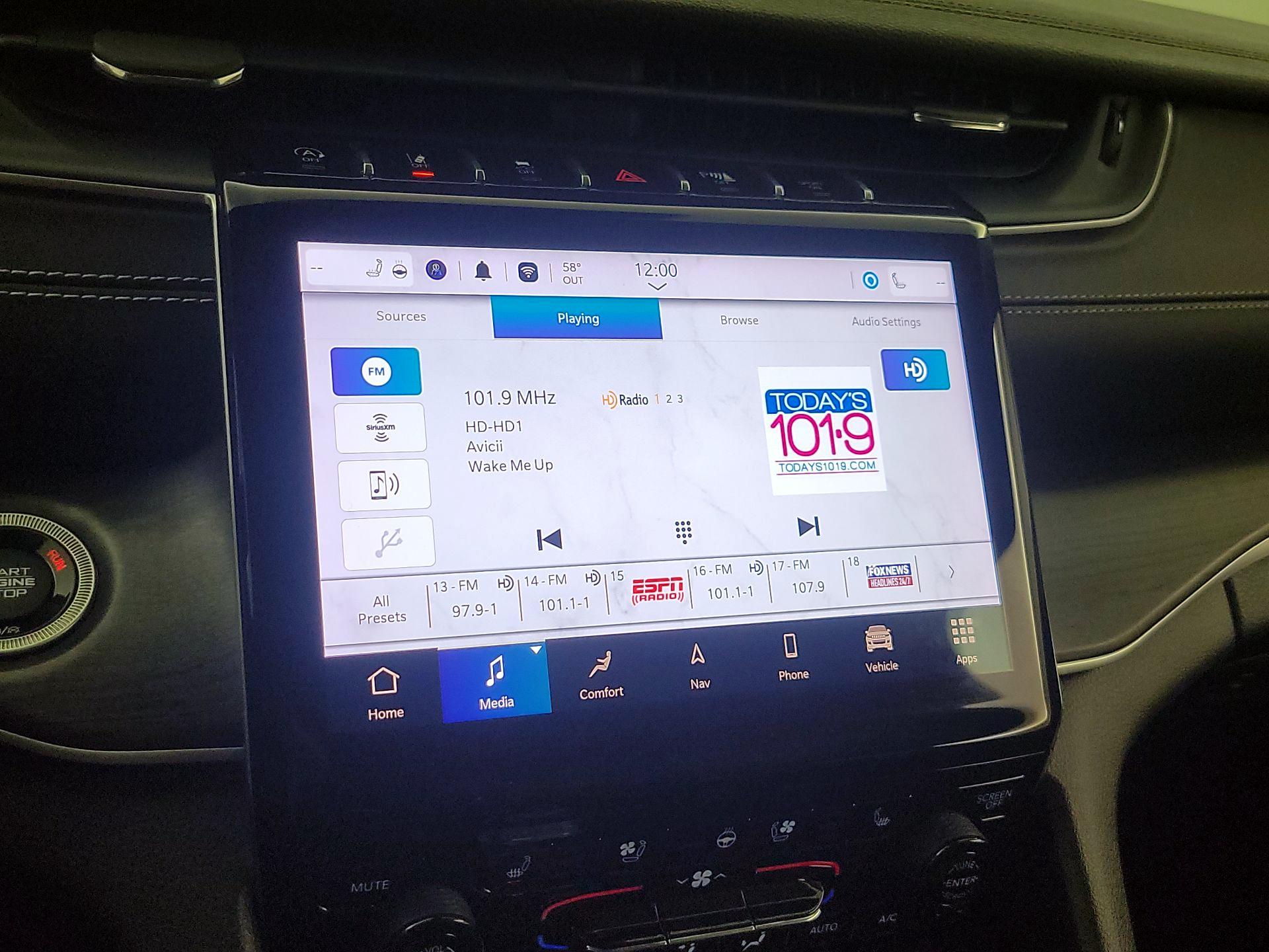 Thumbnail: 2023 Jeep Grand Cherokee L - 16