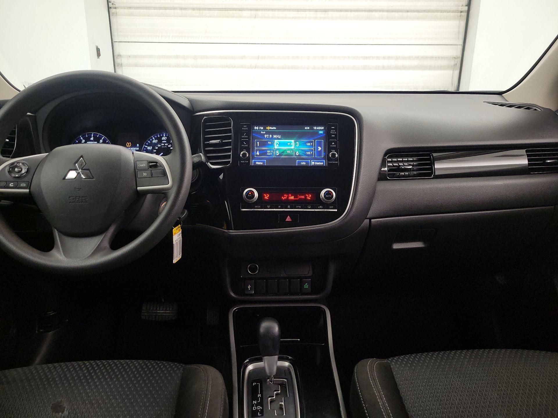 Thumbnail: 2020 Mitsubishi Outlander - 9