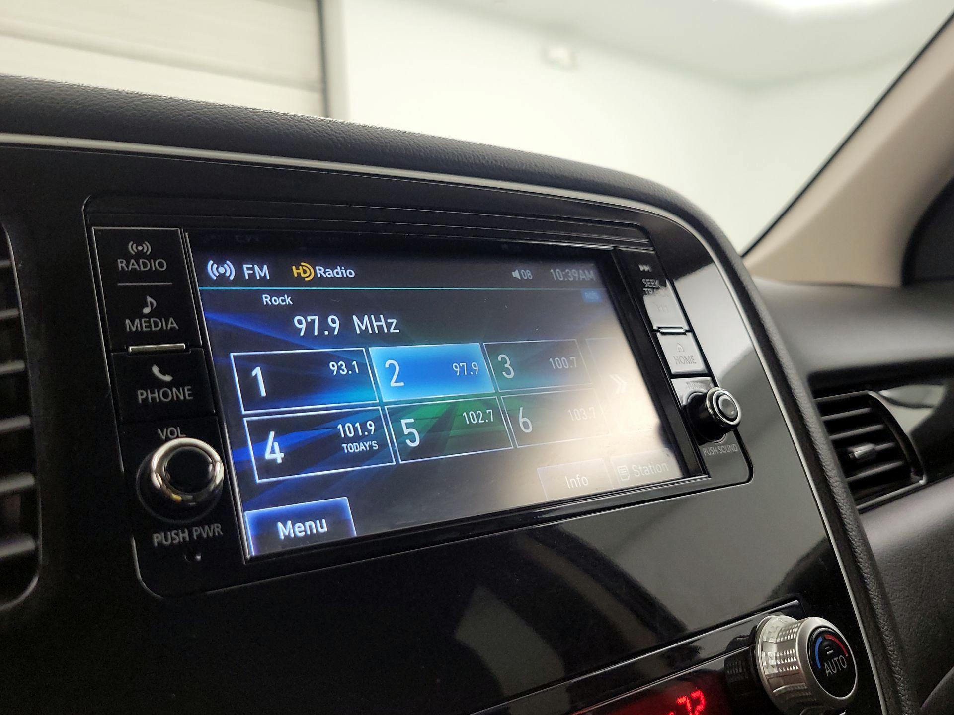 Thumbnail: 2020 Mitsubishi Outlander - 15