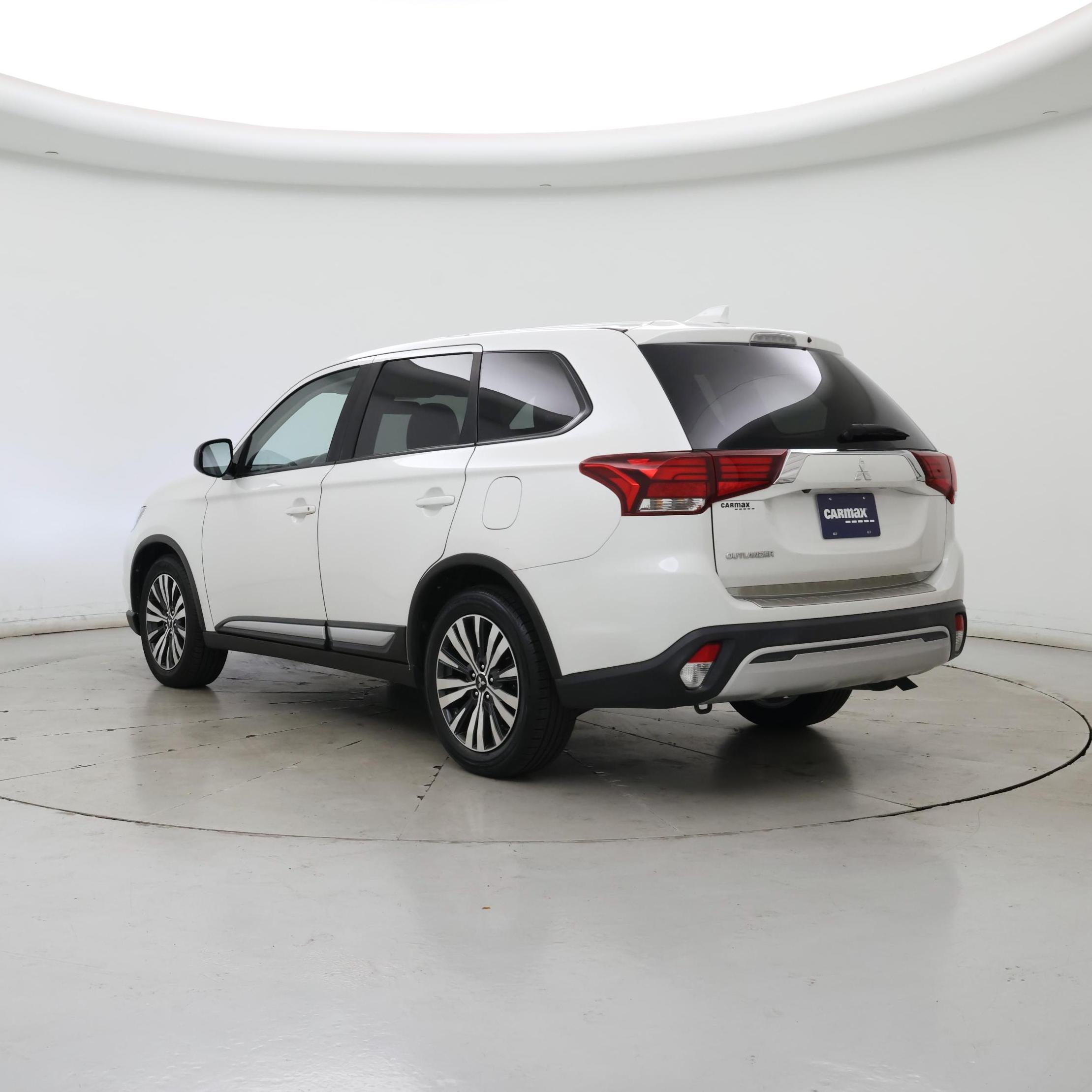 Thumbnail: 2020 Mitsubishi Outlander - 2