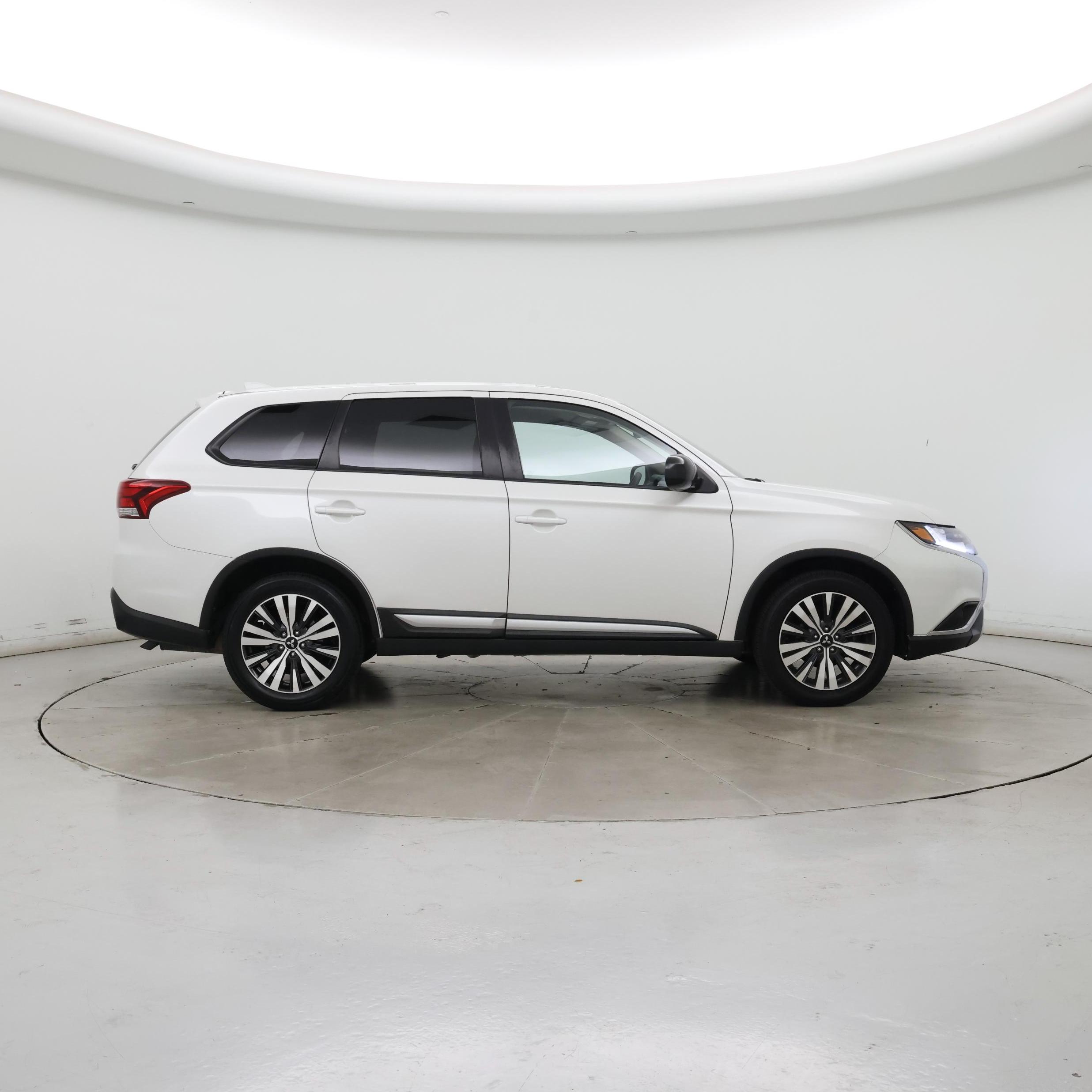 Thumbnail: 2020 Mitsubishi Outlander - 7