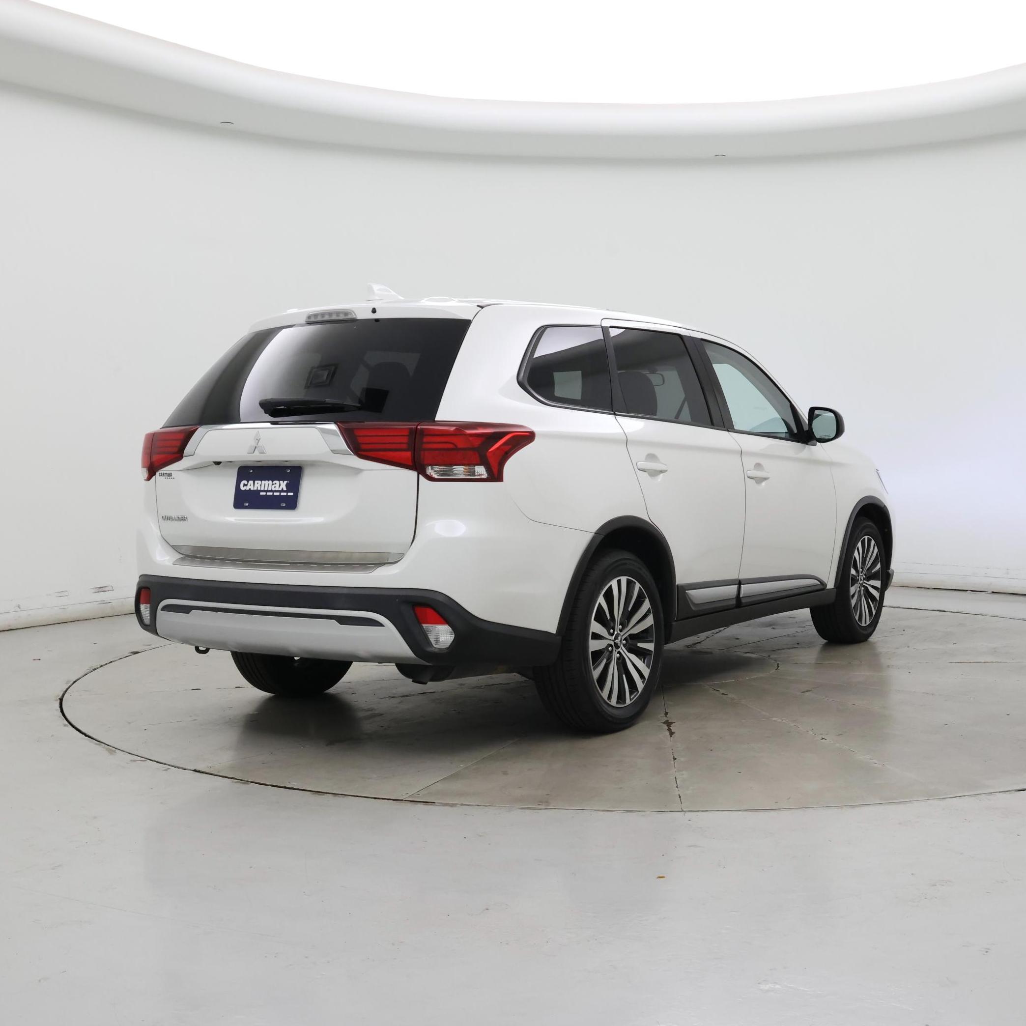 Thumbnail: 2020 Mitsubishi Outlander - 8