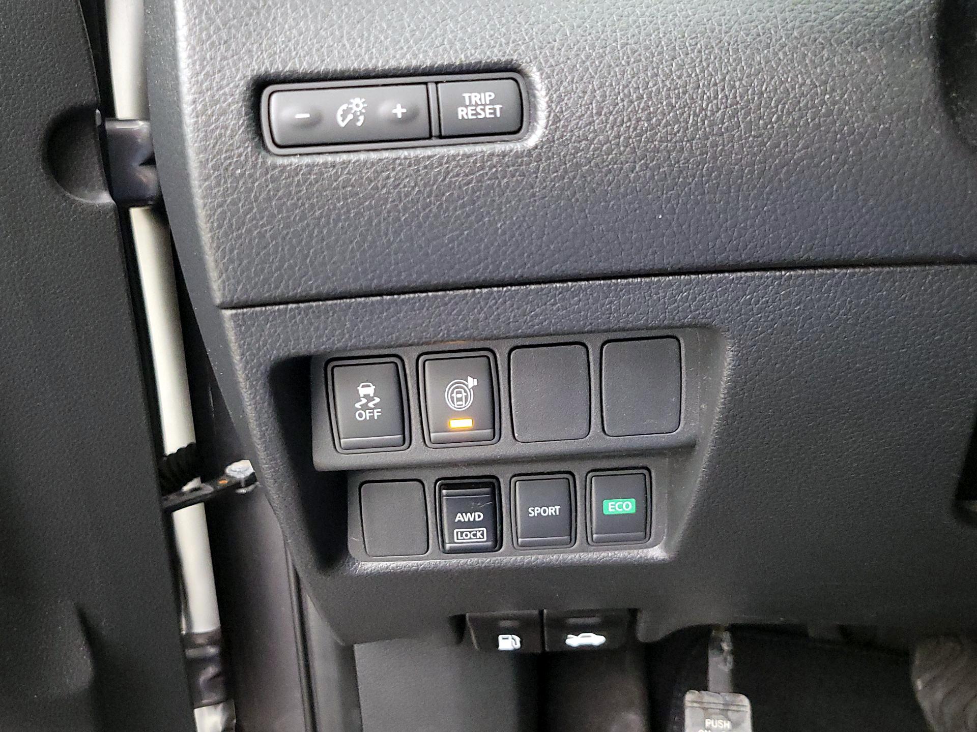 Thumbnail: 2017 Nissan Rogue - 13