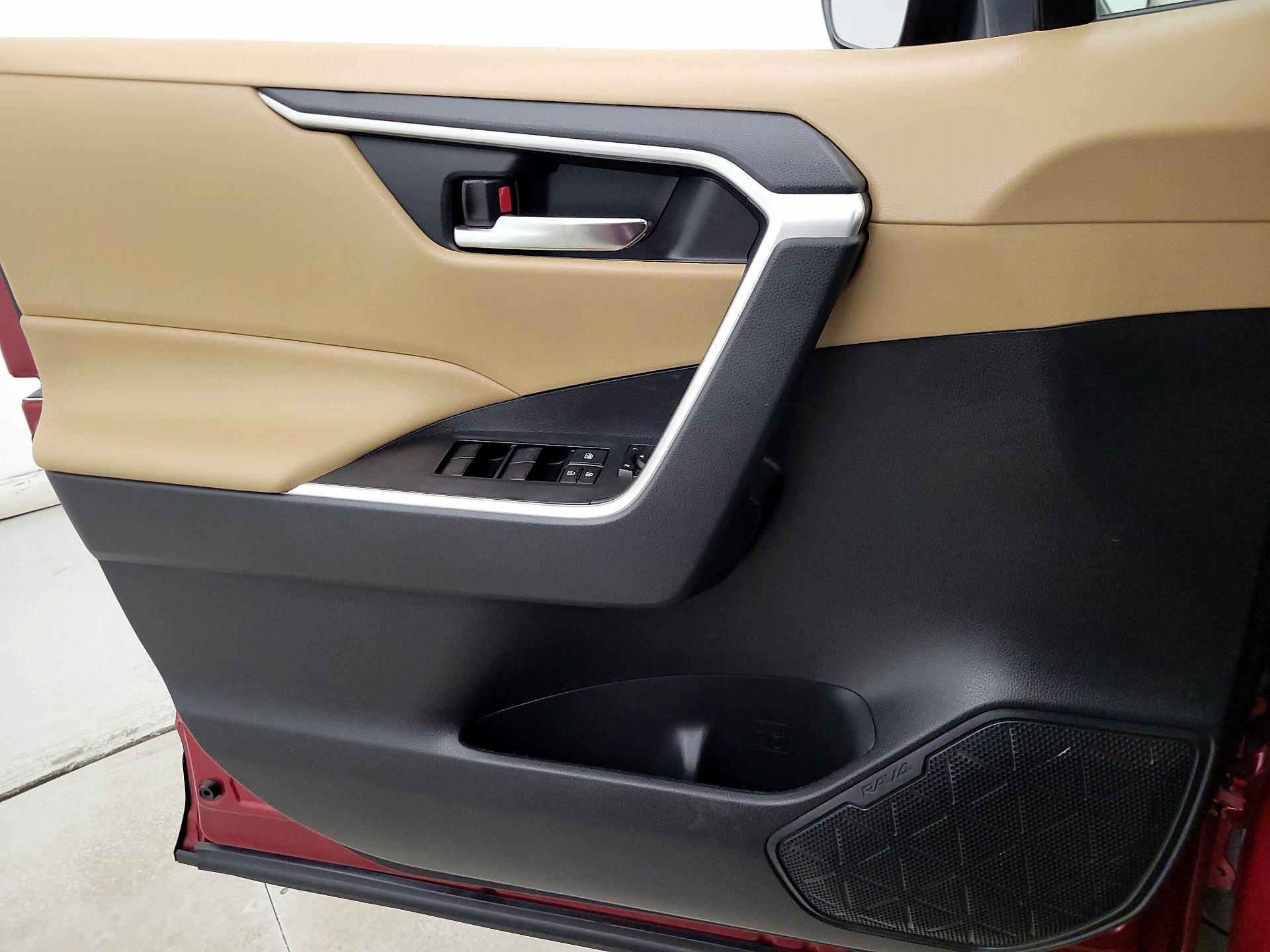 Thumbnail: 2021 Toyota RAV4 - 12