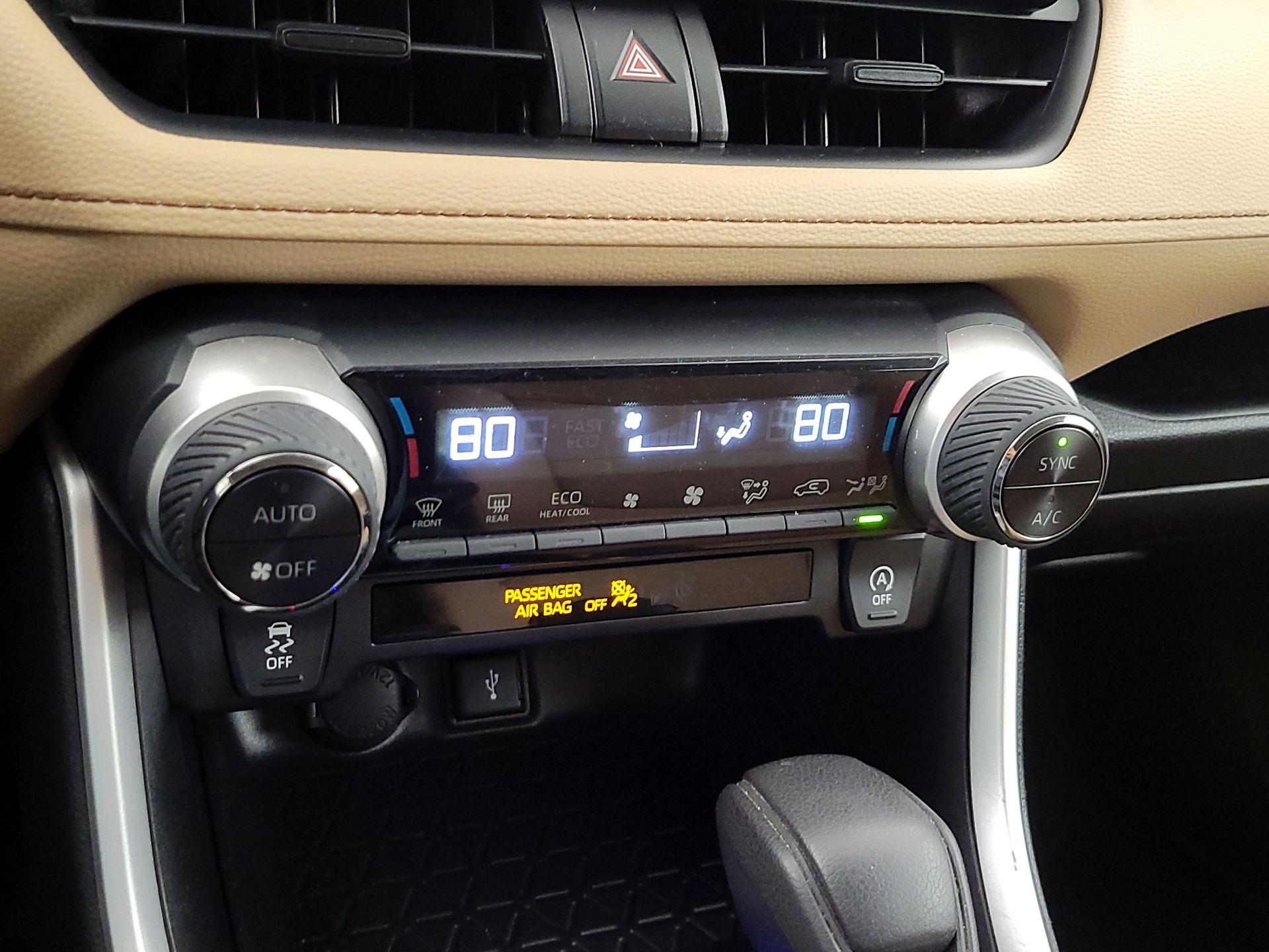 Thumbnail: 2021 Toyota RAV4 - 16