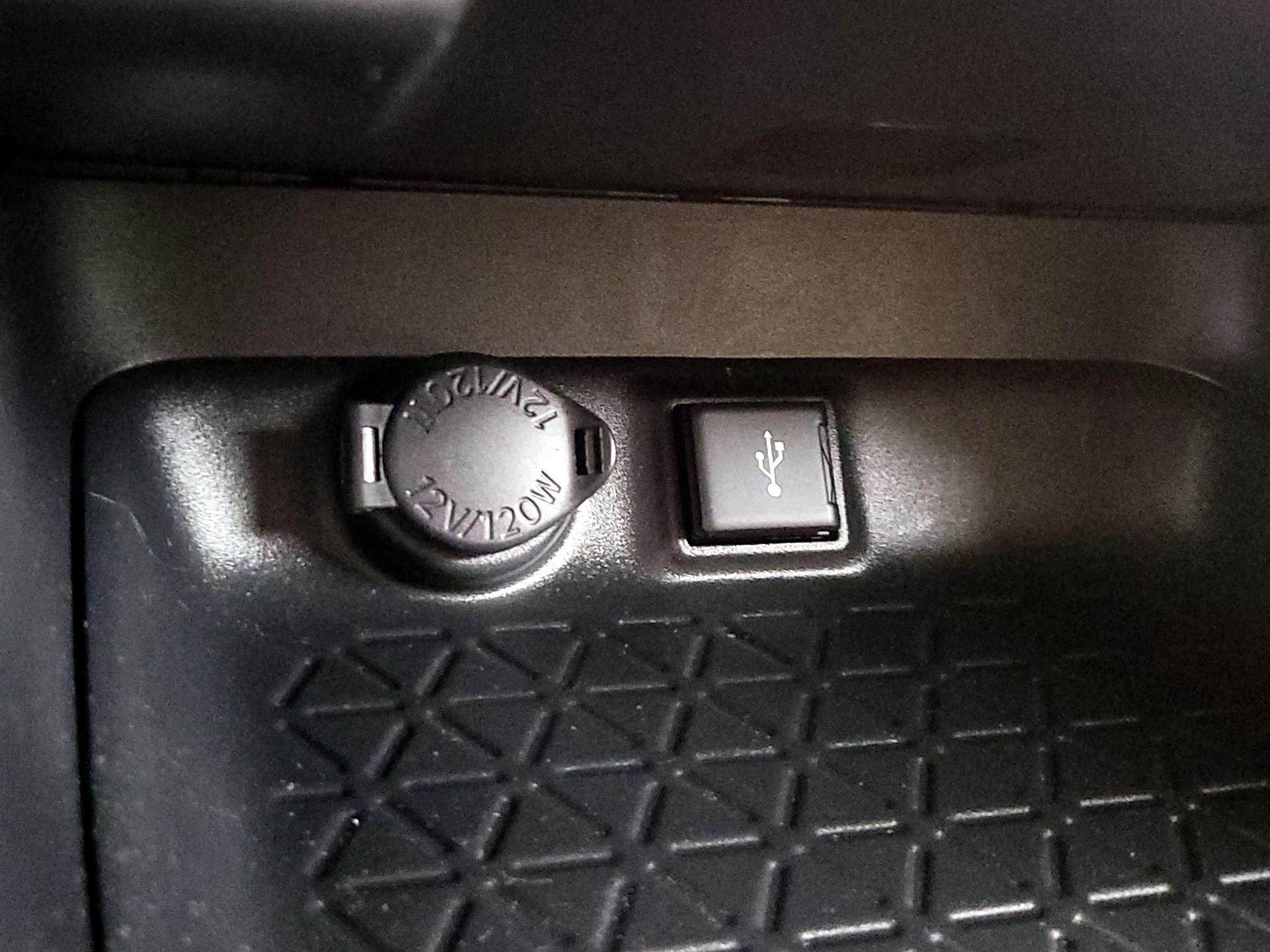 Thumbnail: 2021 Toyota RAV4 - 18