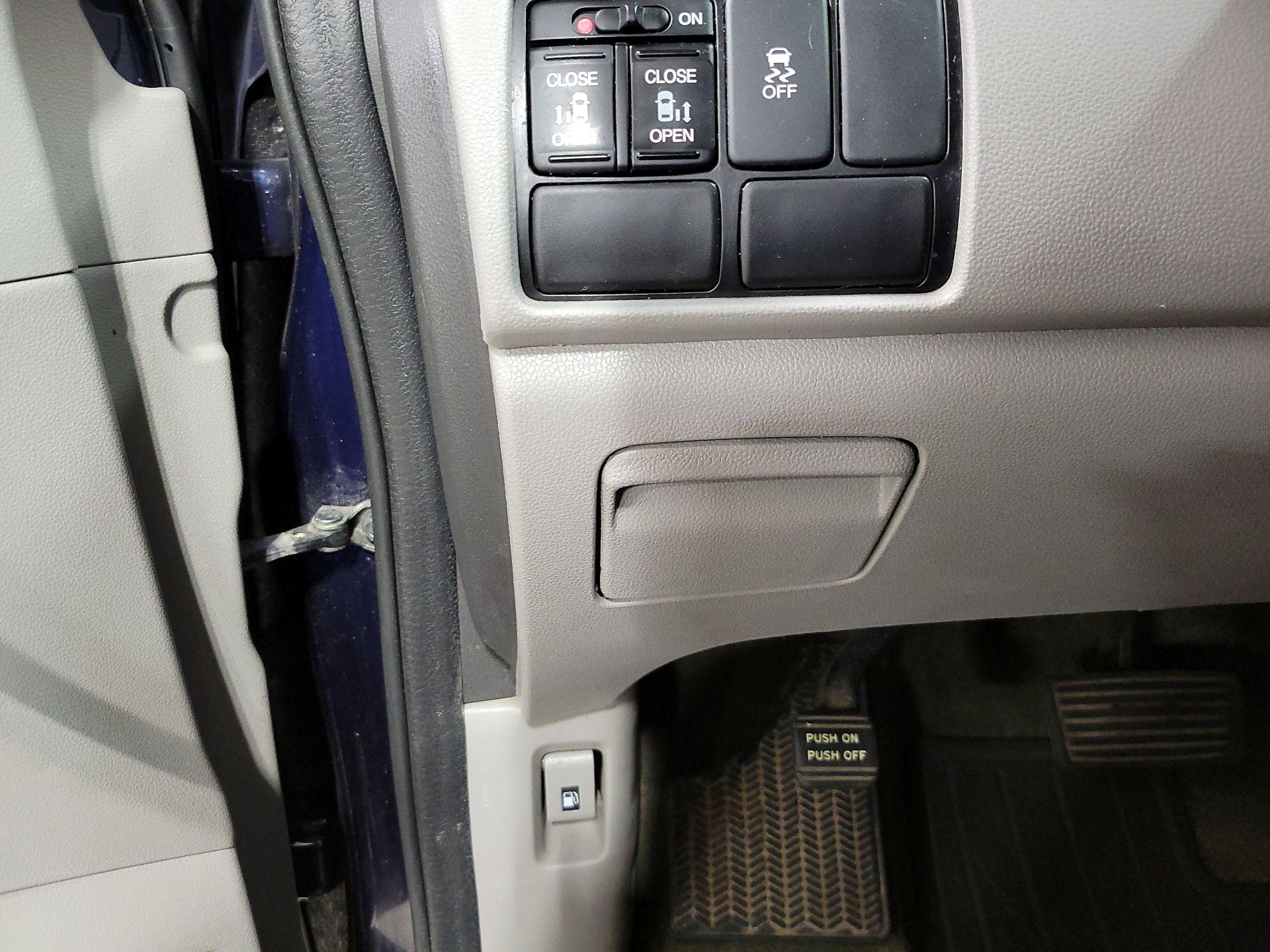 Thumbnail: 2016 Honda Odyssey - 13